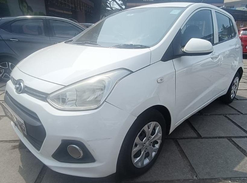 2012 Hyundai i10 1.2 Sportz MT 2012 Hyundai i10 1.2 Sportz MT