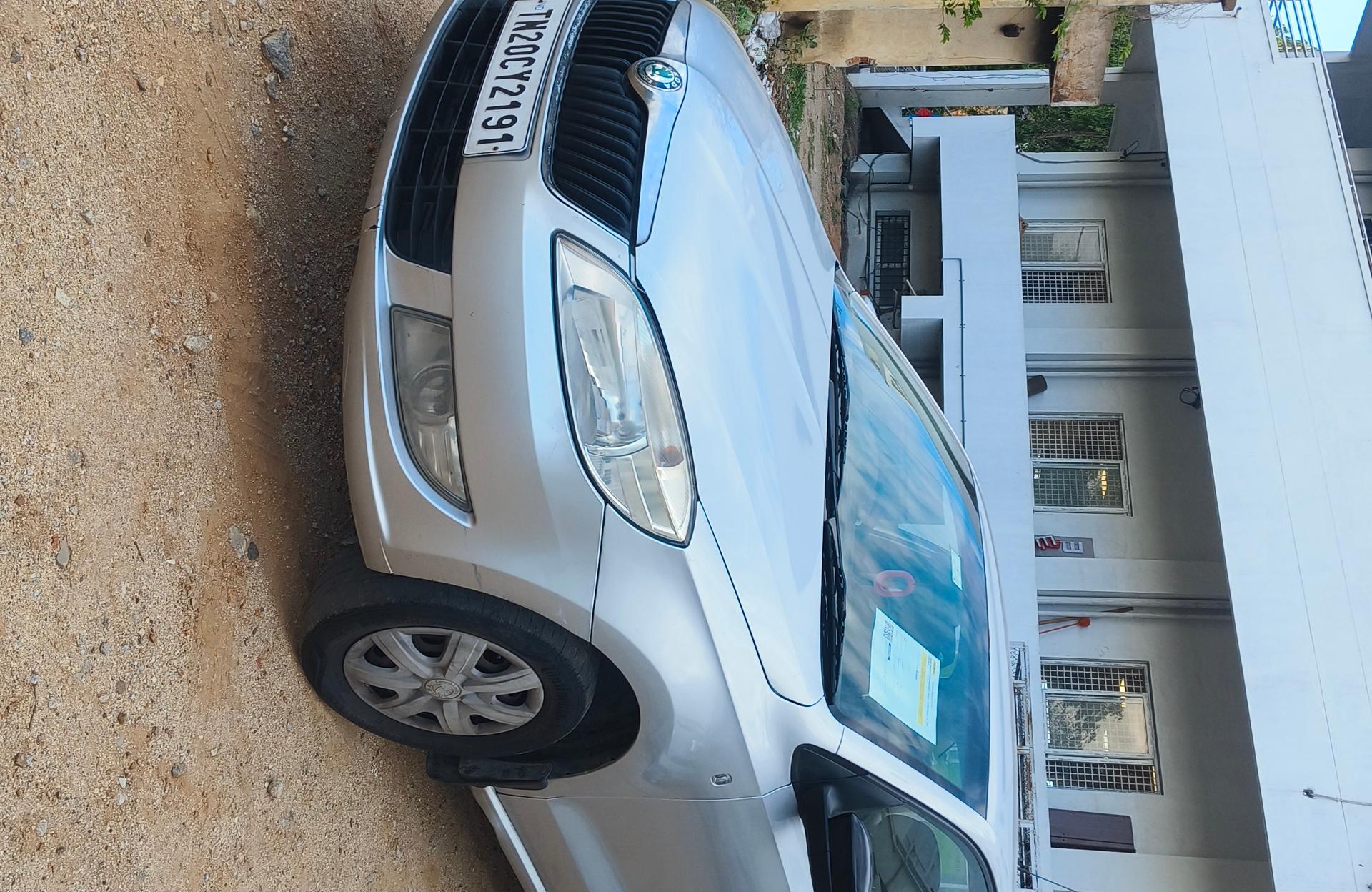 2012 Skoda Rapid Ambition 1.6 TDI CR MT 2012 Skoda Rapid Ambition 1.6 TDI CR MT