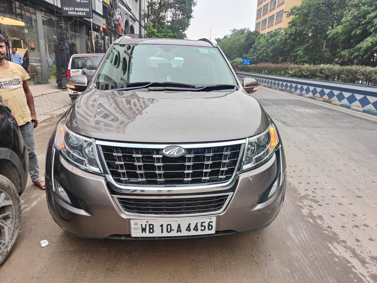 2019 Mahindra XUV500 W11 2019 Mahindra XUV500 W11