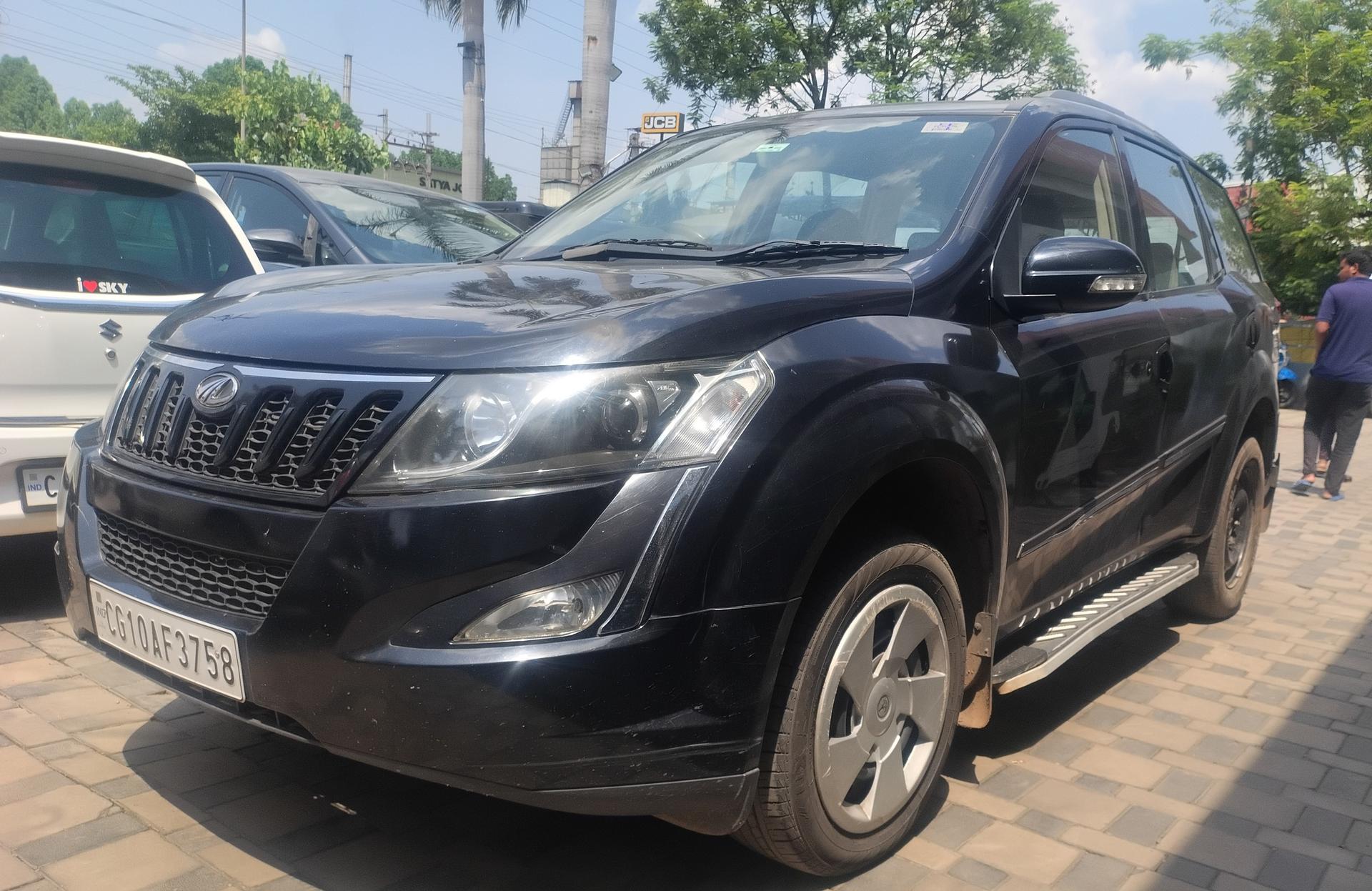 2017 Mahindra XUV500 W4 FWD 2017 Mahindra XUV500 W4 FWD