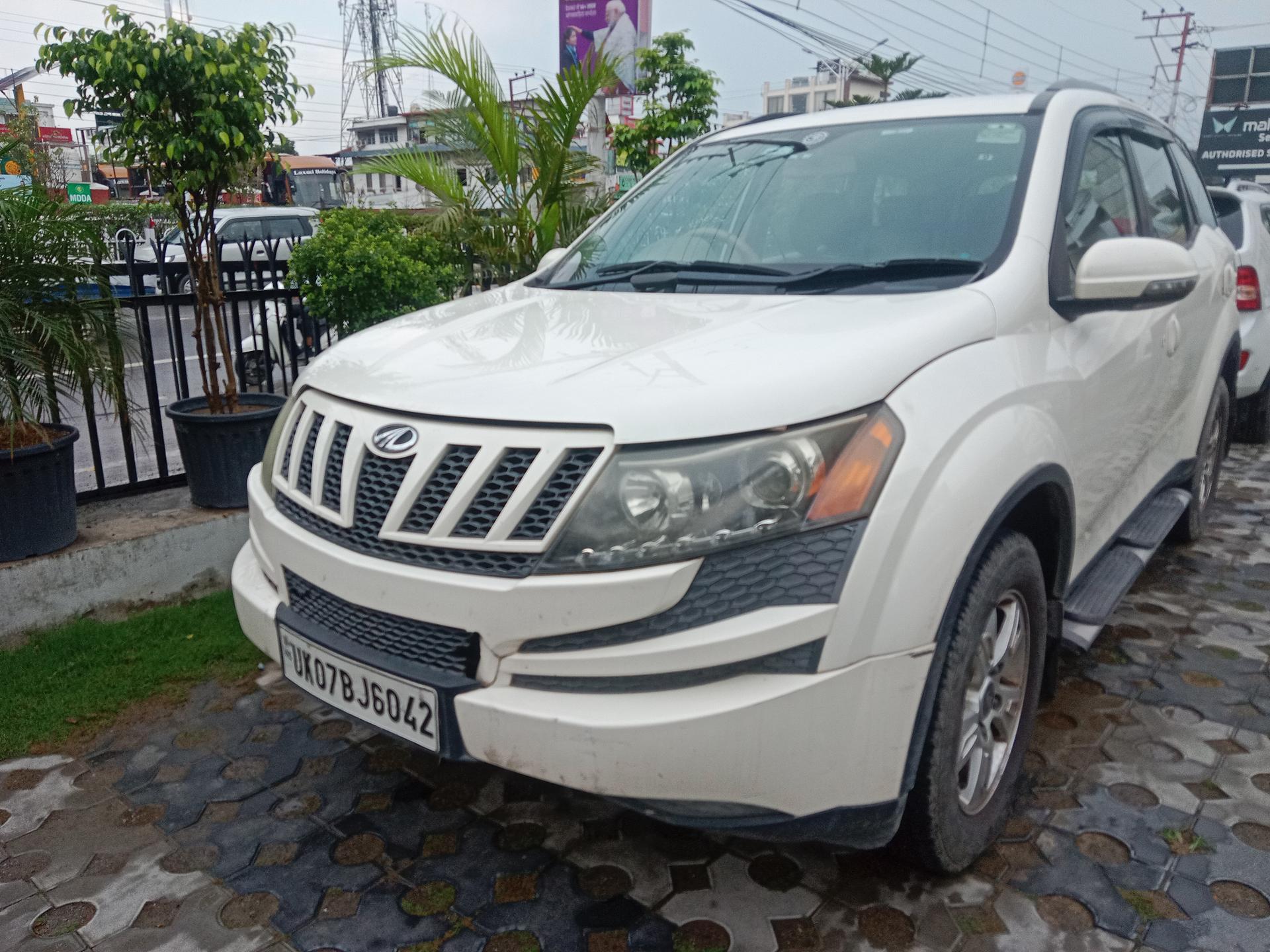 2015 Mahindra XUV500 W8 FWD 2015 Mahindra XUV500 W8 FWD