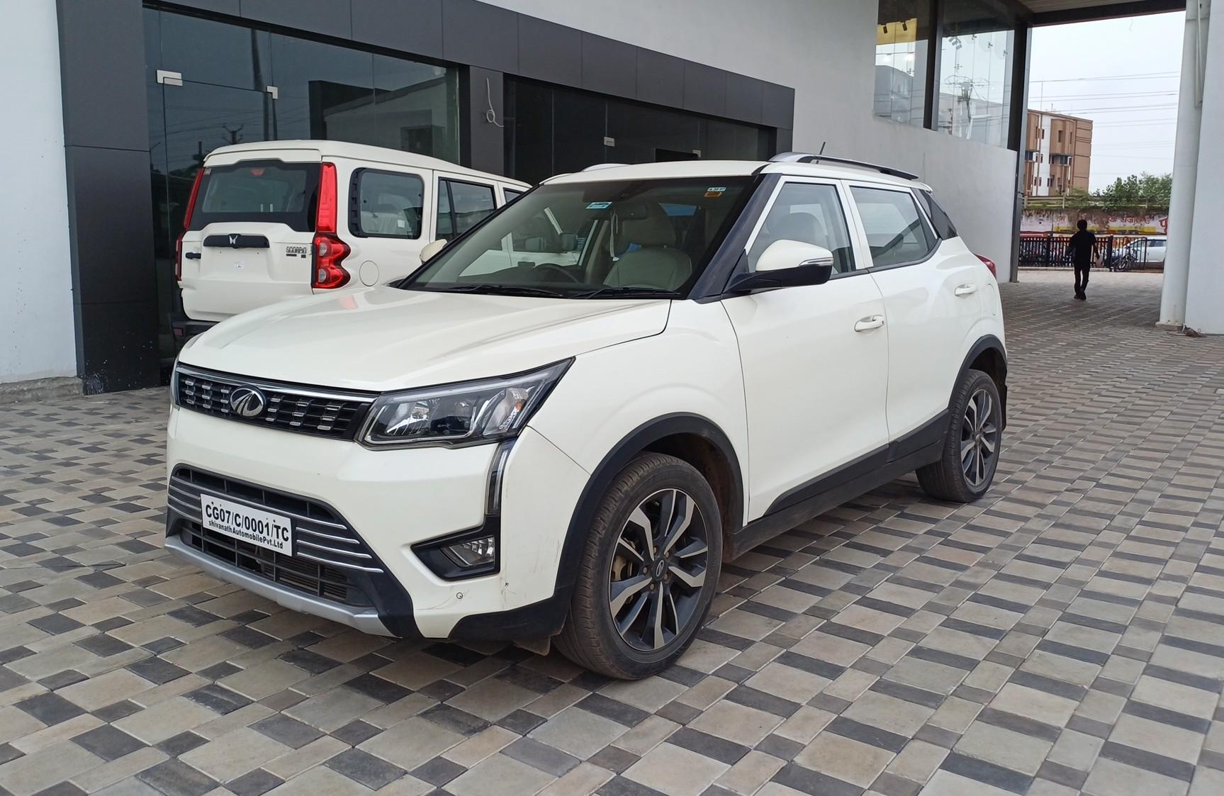 2020 Mahindra XUV300 W8 (O) Dual Tone Petrol BS IV 2020 Mahindra XUV300 W8 (O) Dual Tone Petrol BS IV