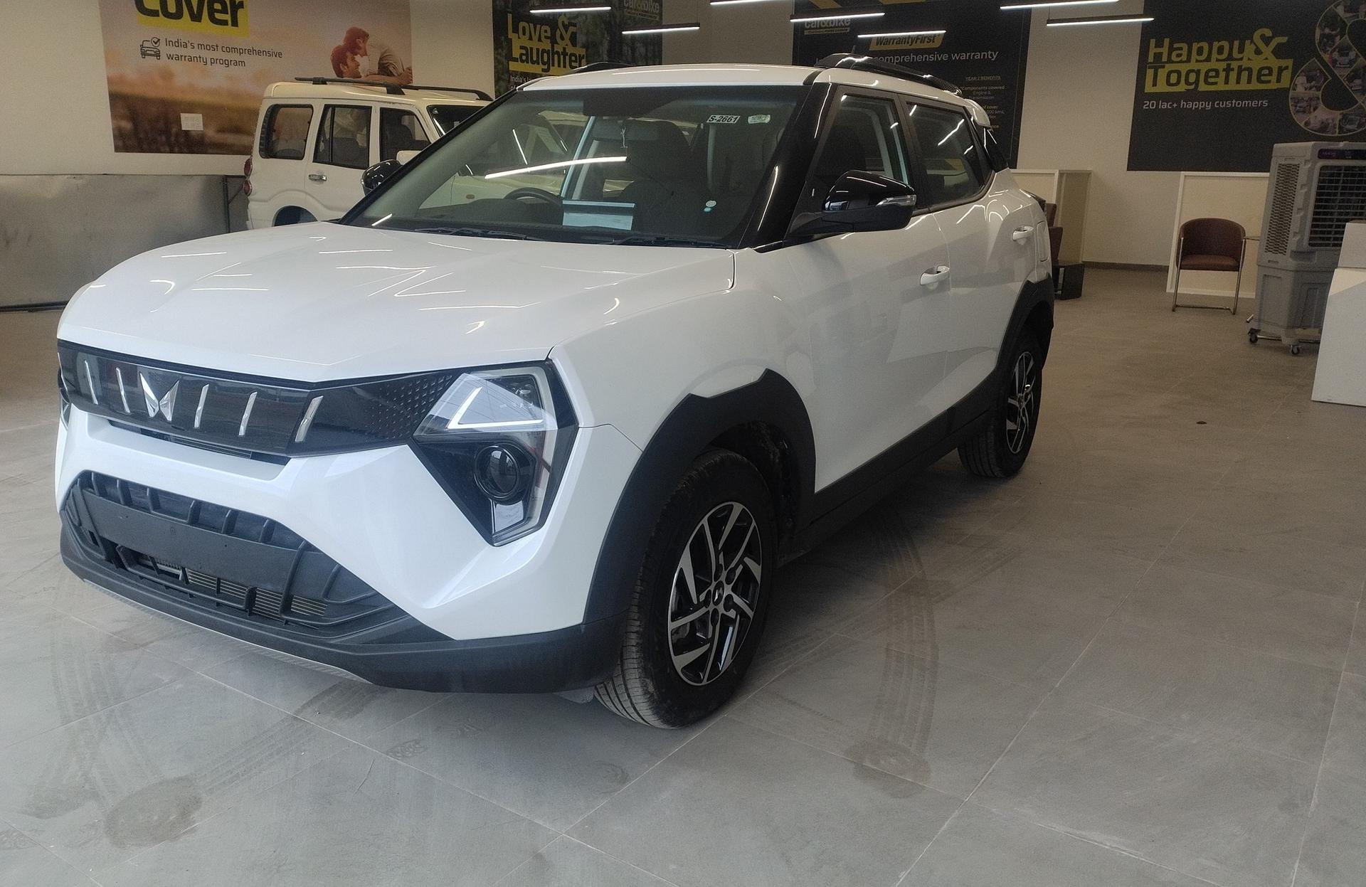 2024 Mahindra XUV 3XO AX5 1.2 L TCMPFi AT 2024 Mahindra XUV 3XO AX5 1.2 L TCMPFi AT