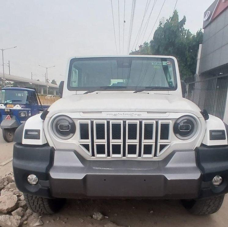 2024 Mahindra Thar Roxx AX7L Diesel 2WD AT 2024 Mahindra Thar Roxx AX7L Diesel 2WD AT