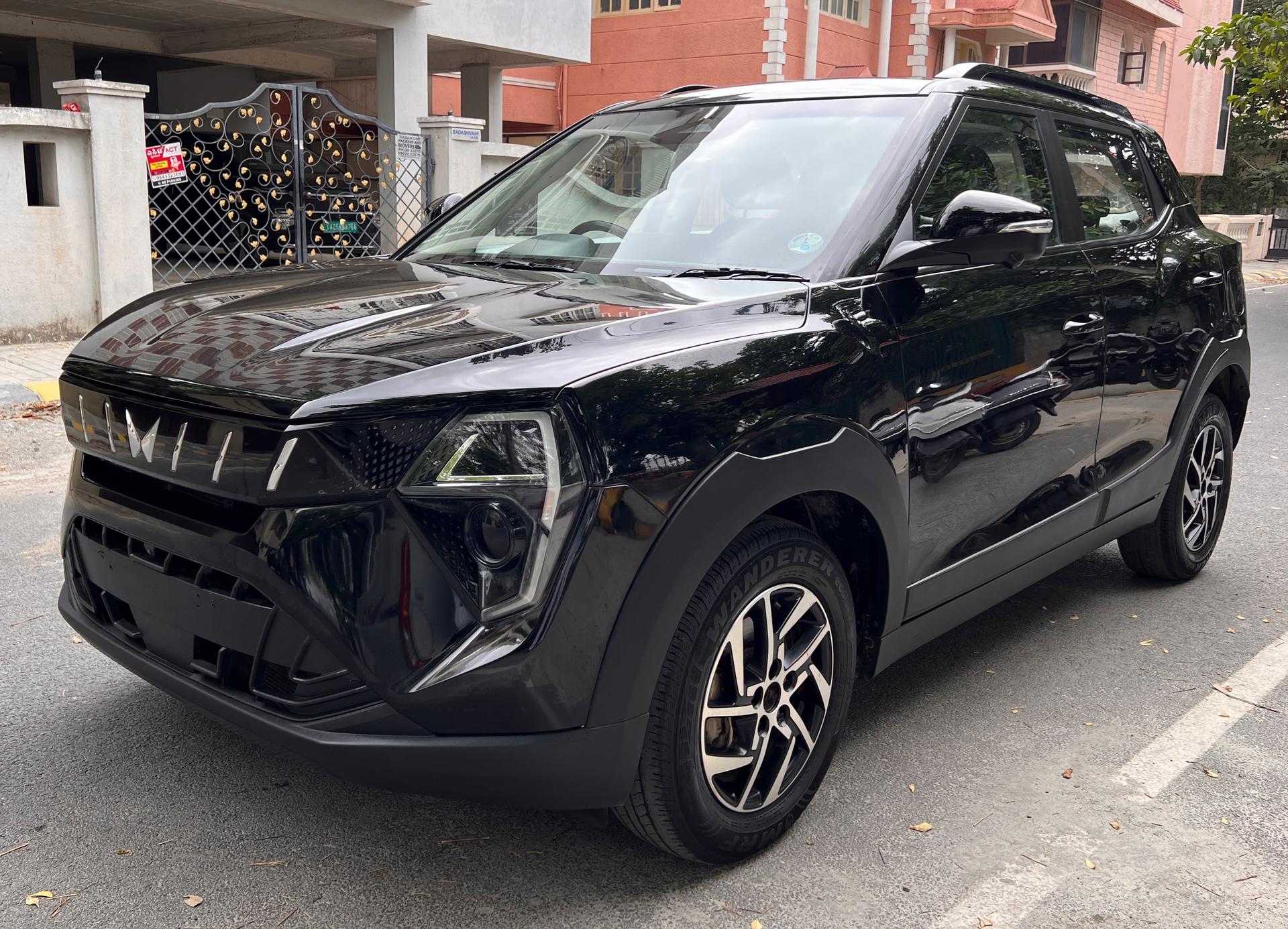 2024 Mahindra XUV 3XO AX5 1.2 L TCMPFi AT 2024 Mahindra XUV 3XO AX5 1.2 L TCMPFi AT