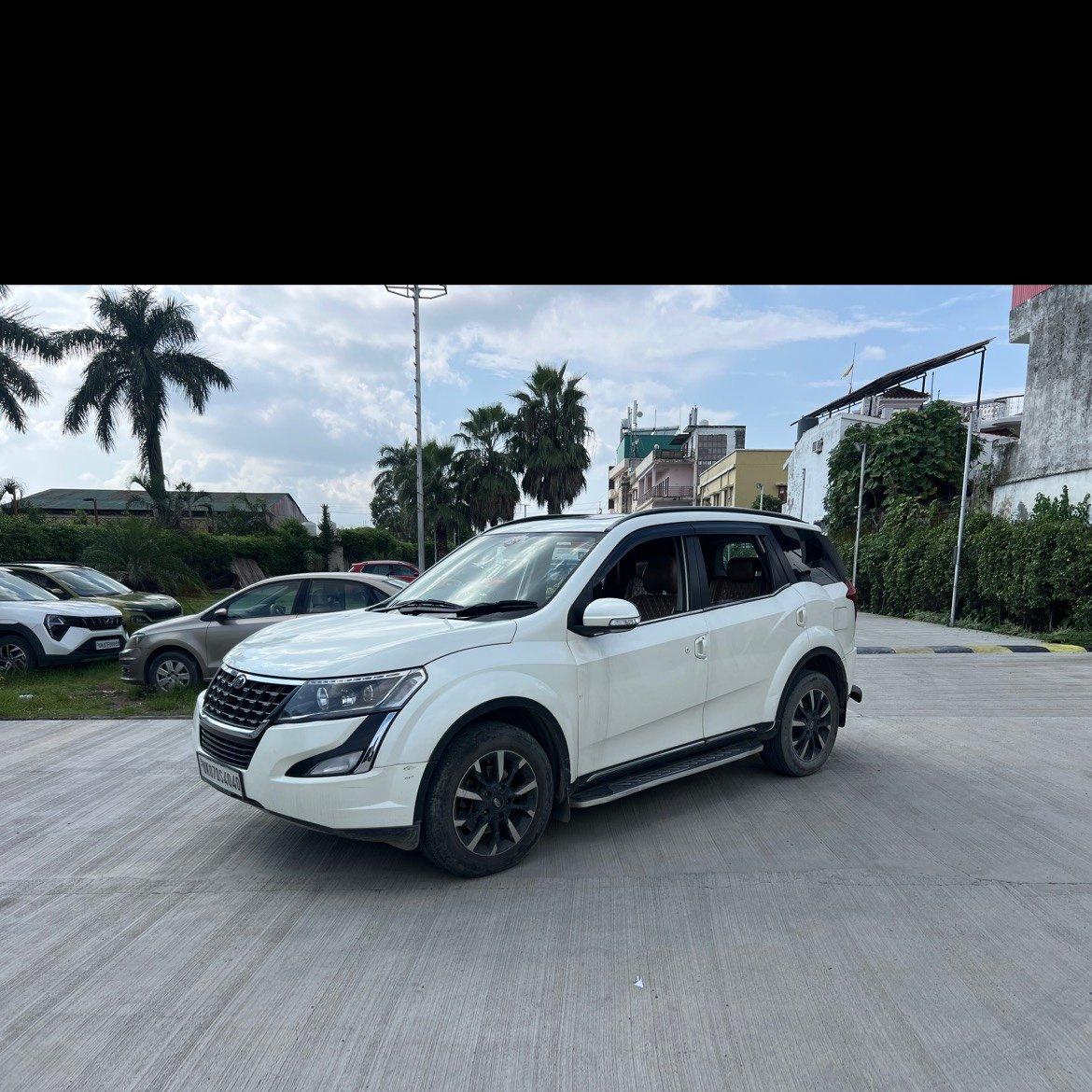 2019 Mahindra XUV500 W11 2019 Mahindra XUV500 W11