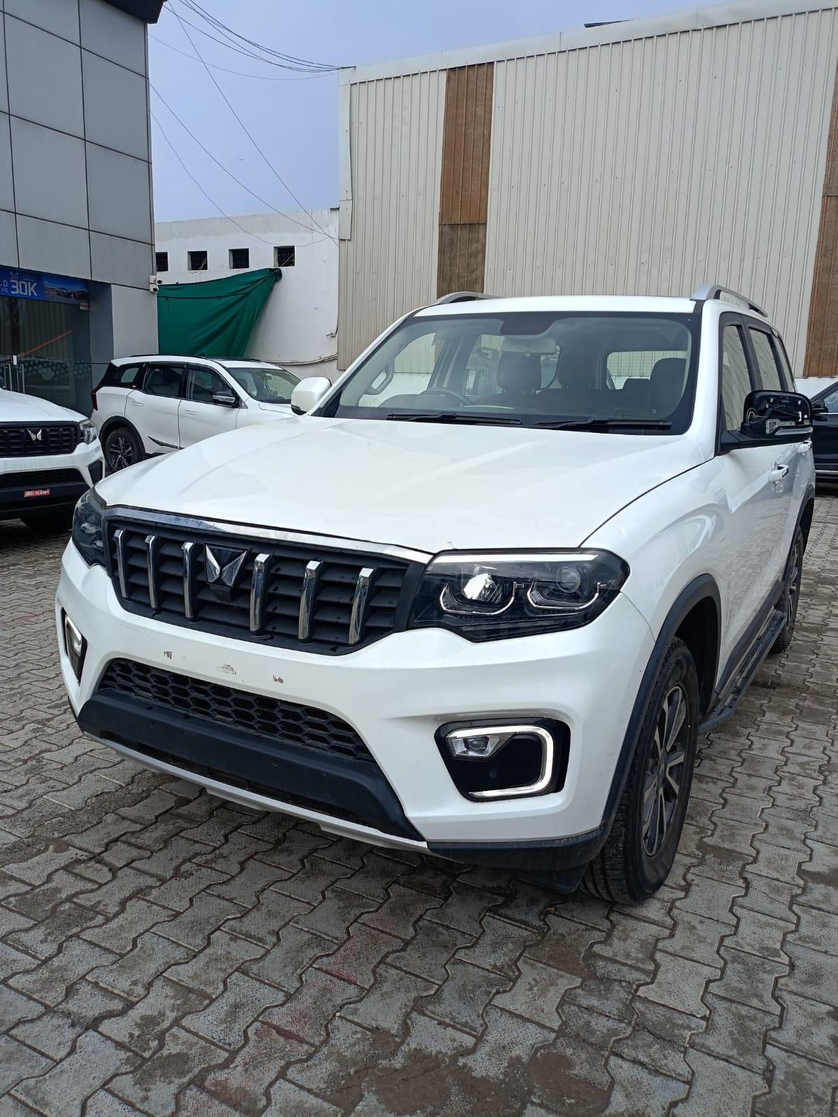 2022 Mahindra Scorpio-N Z8 7 STR Petrol 2022 Mahindra Scorpio-N Z8 7 STR Petrol