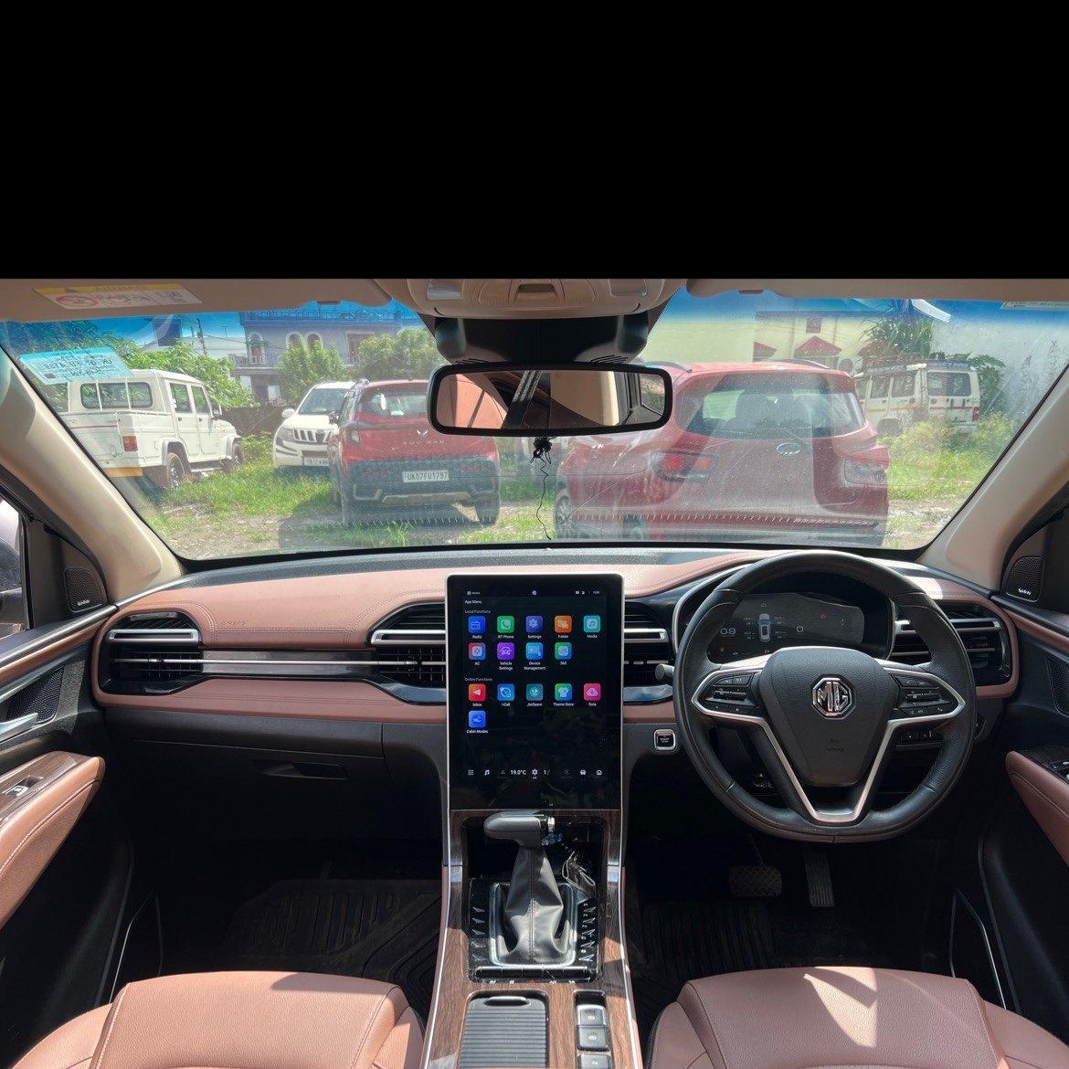 2024 MG Hector Plus Savvy Pro 6 Seater CVT Petrol Dual Tone 2024 MG Hector Plus Savvy Pro 6 Seater CVT Petrol Dual Tone