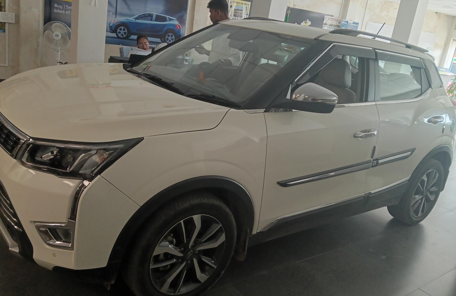 2021 Mahindra XUV300 W8 Petrol 2021 Mahindra XUV300 W8 Petrol