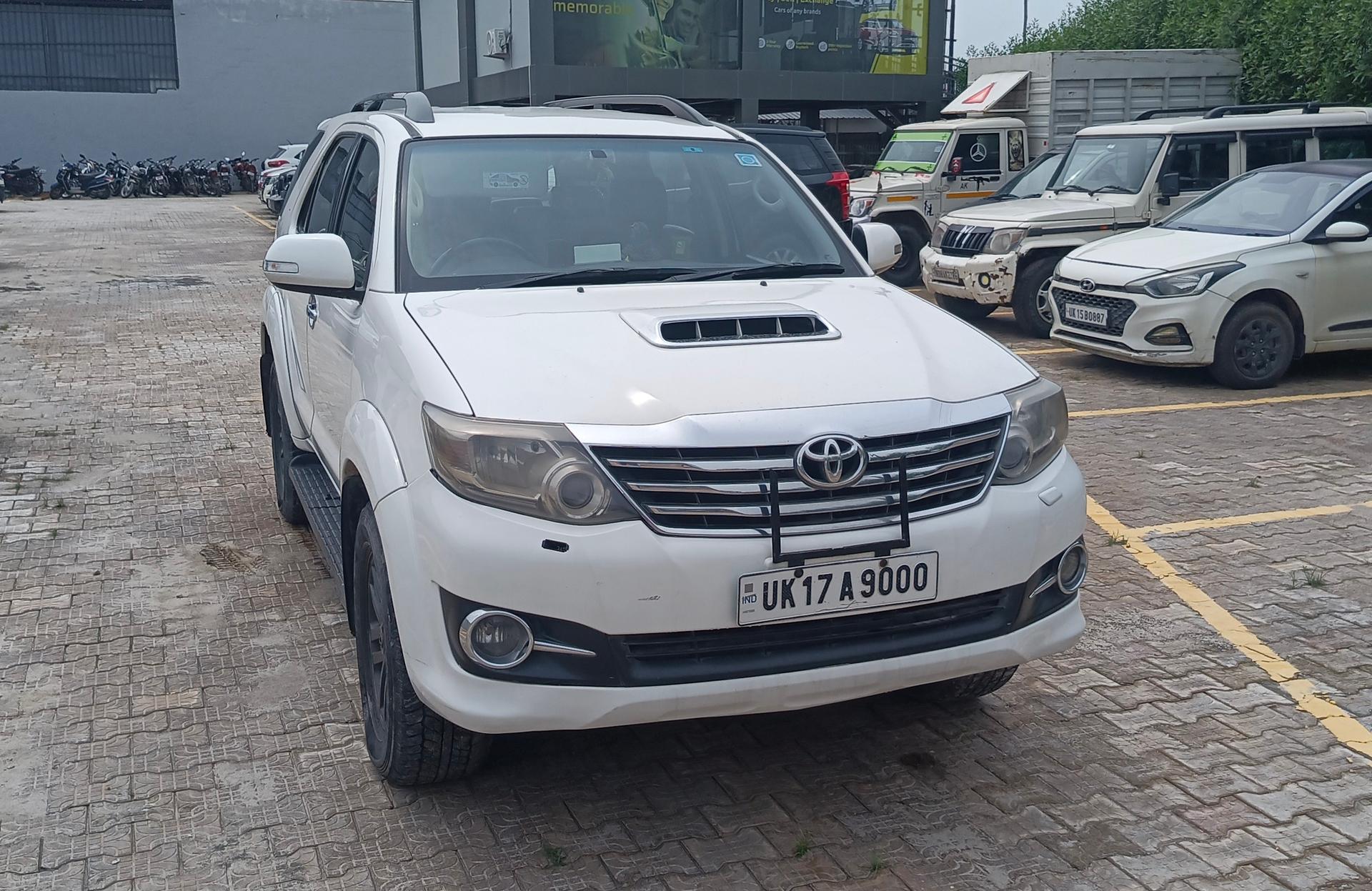 2015 Toyota Fortuner 3.0 4x4 MT 2015 Toyota Fortuner 3.0 4x4 MT