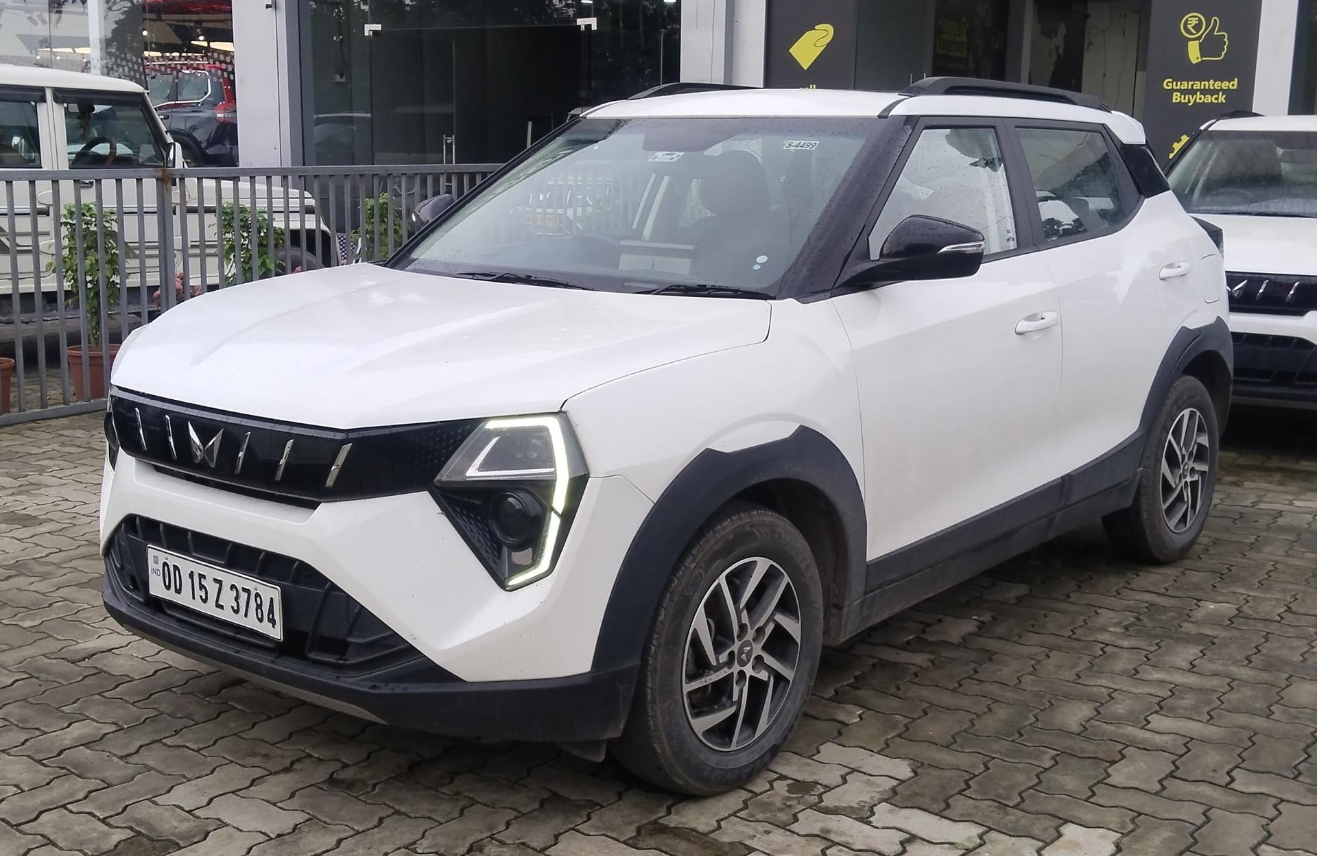 2024 Mahindra XUV 3XO AX5 1.2 L TCMPFi 2024 Mahindra XUV 3XO AX5 1.2 L TCMPFi