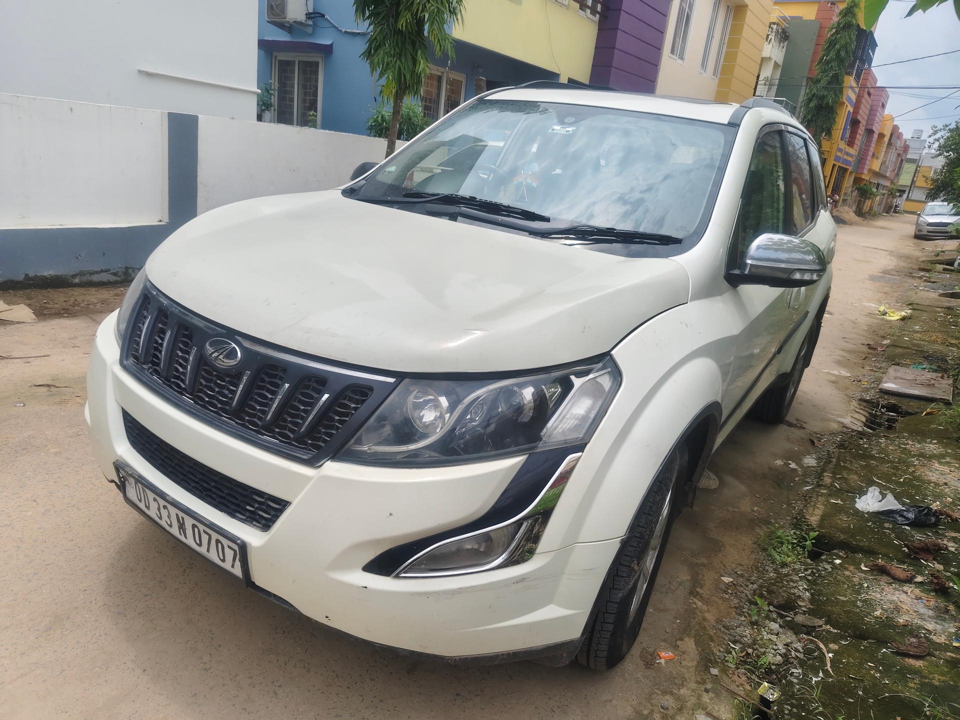2016 Mahindra XUV500 W8 FWD 2016 Mahindra XUV500 W8 FWD