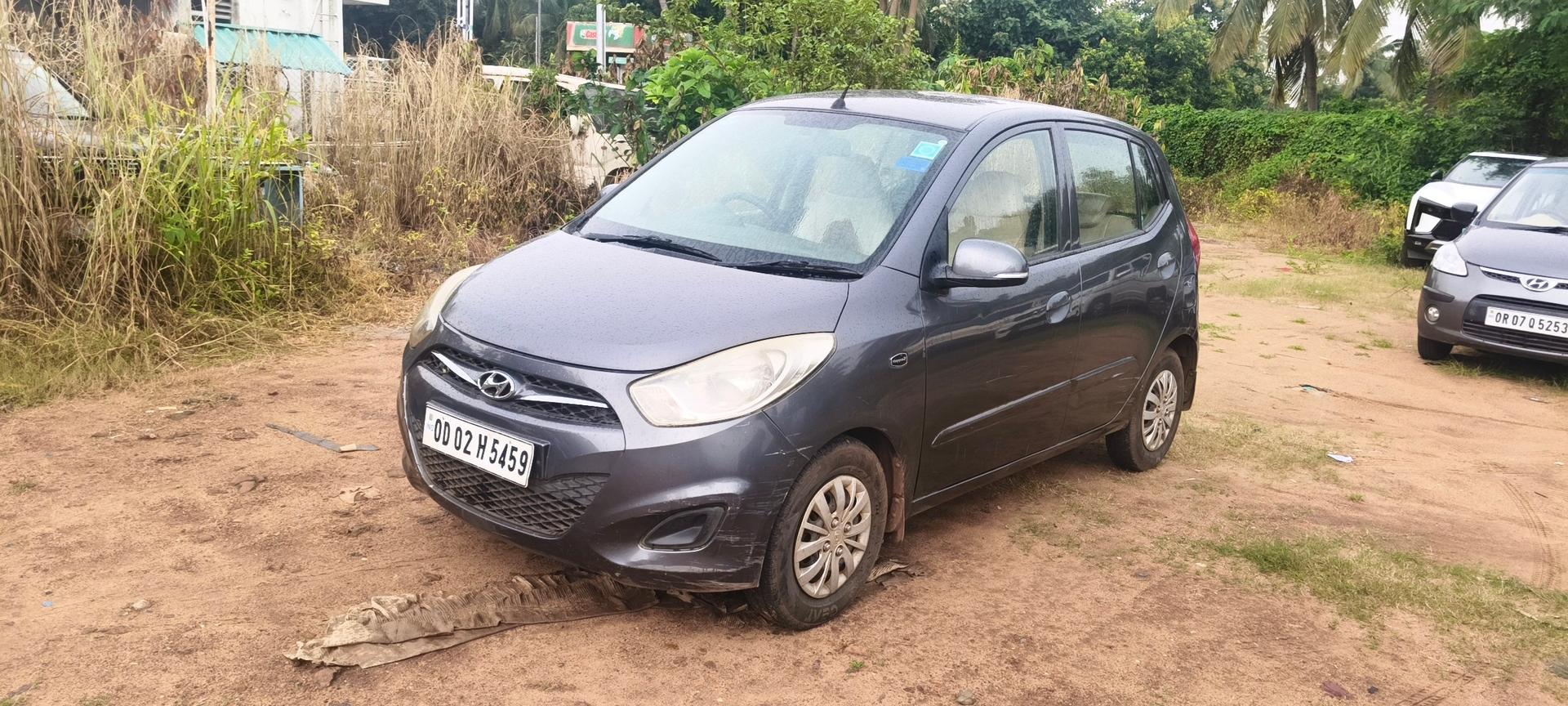 2013 Hyundai i10 1.2 Sportz MT 2013 Hyundai i10 1.2 Sportz MT