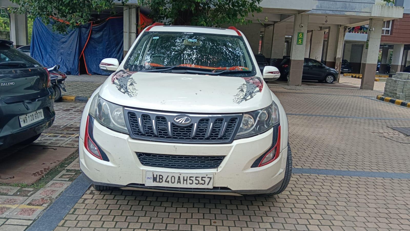 2017 Mahindra XUV500 W10 FWD 2017 Mahindra XUV500 W10 FWD