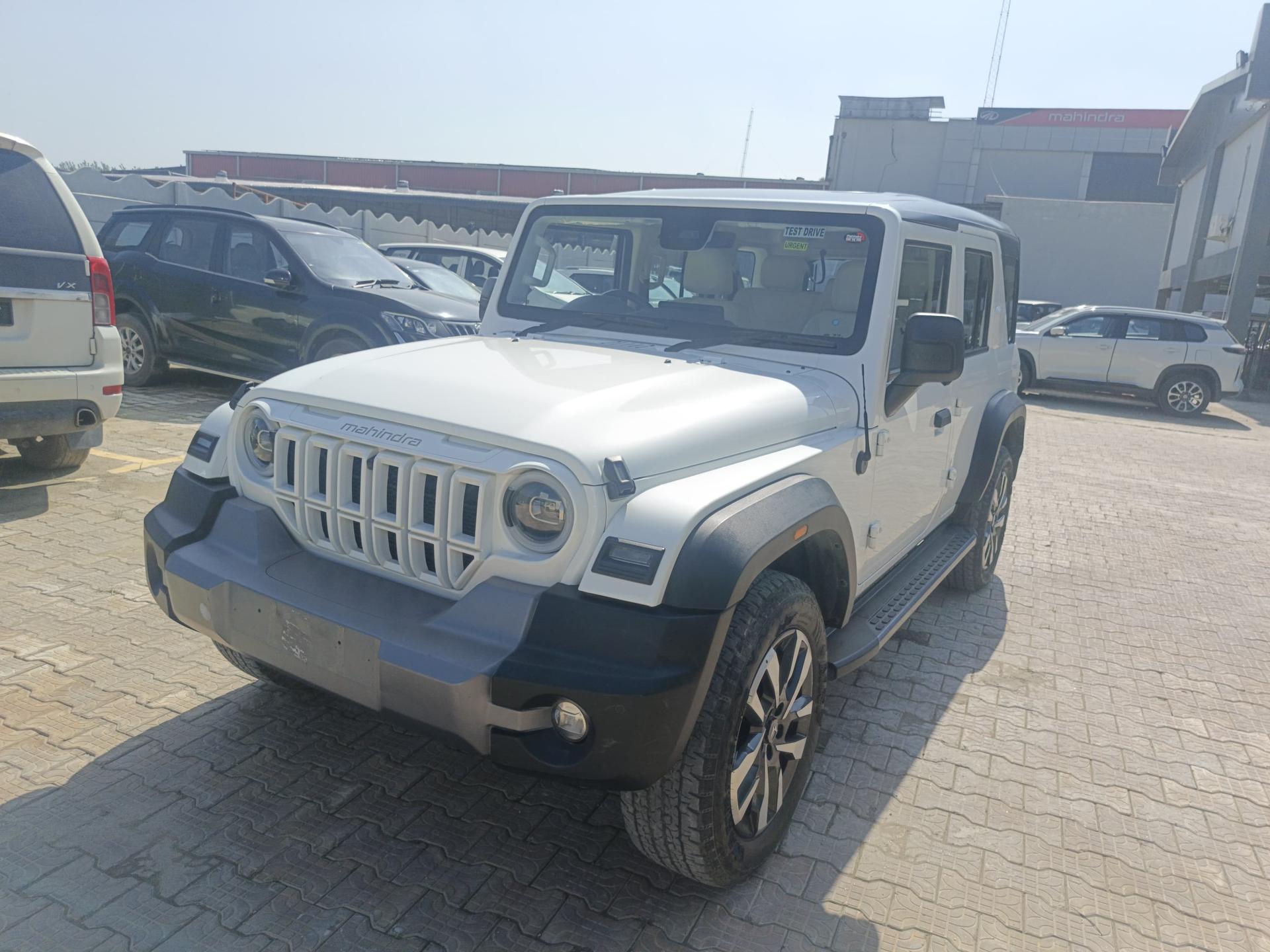 2024 Mahindra Thar Roxx AX7L Petrol AT 2024 Mahindra Thar Roxx AX7L Petrol AT