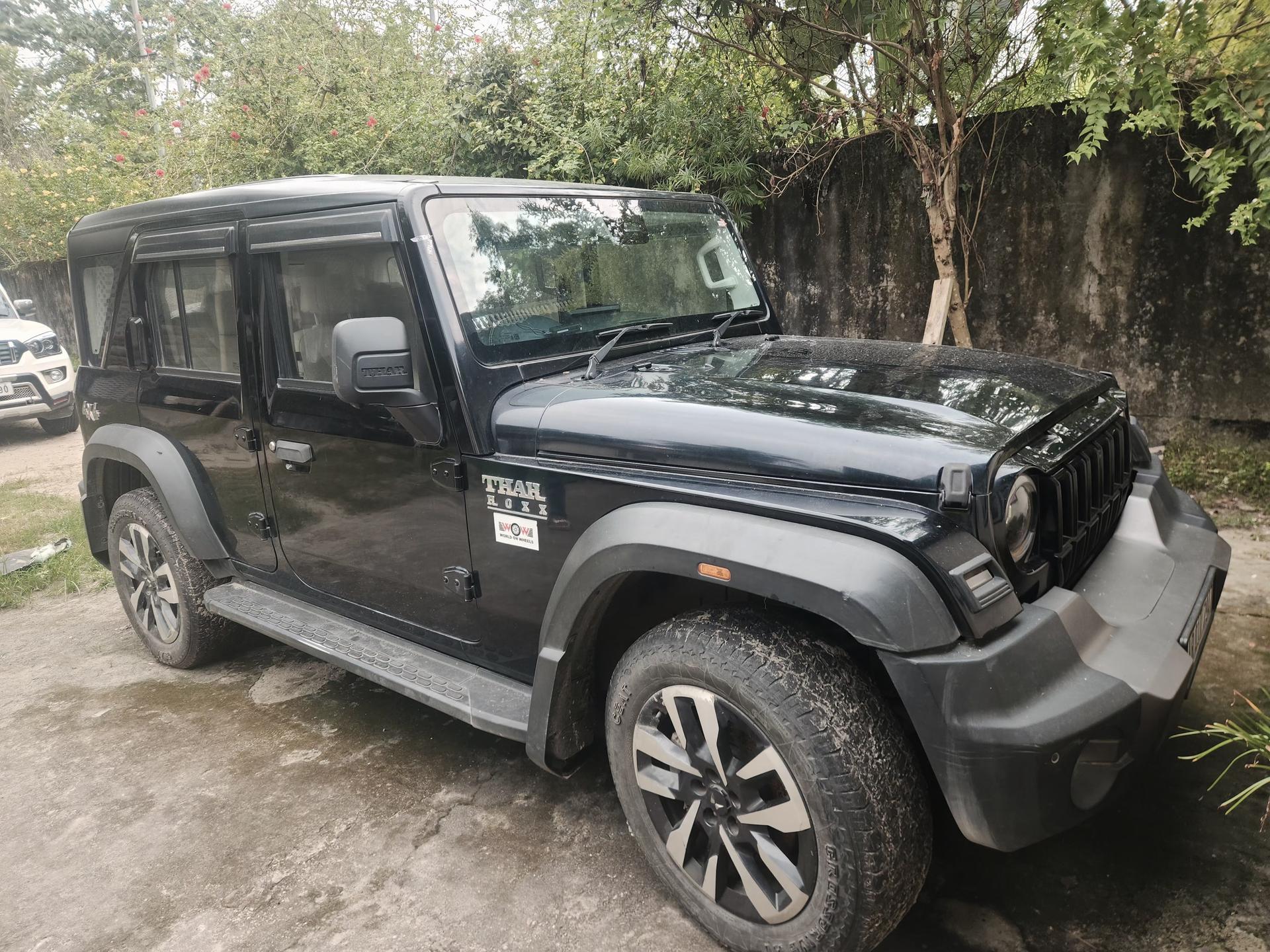 2024 Mahindra Thar Roxx AX7L Diesel 4WD AT 2024 Mahindra Thar Roxx AX7L Diesel 4WD AT
