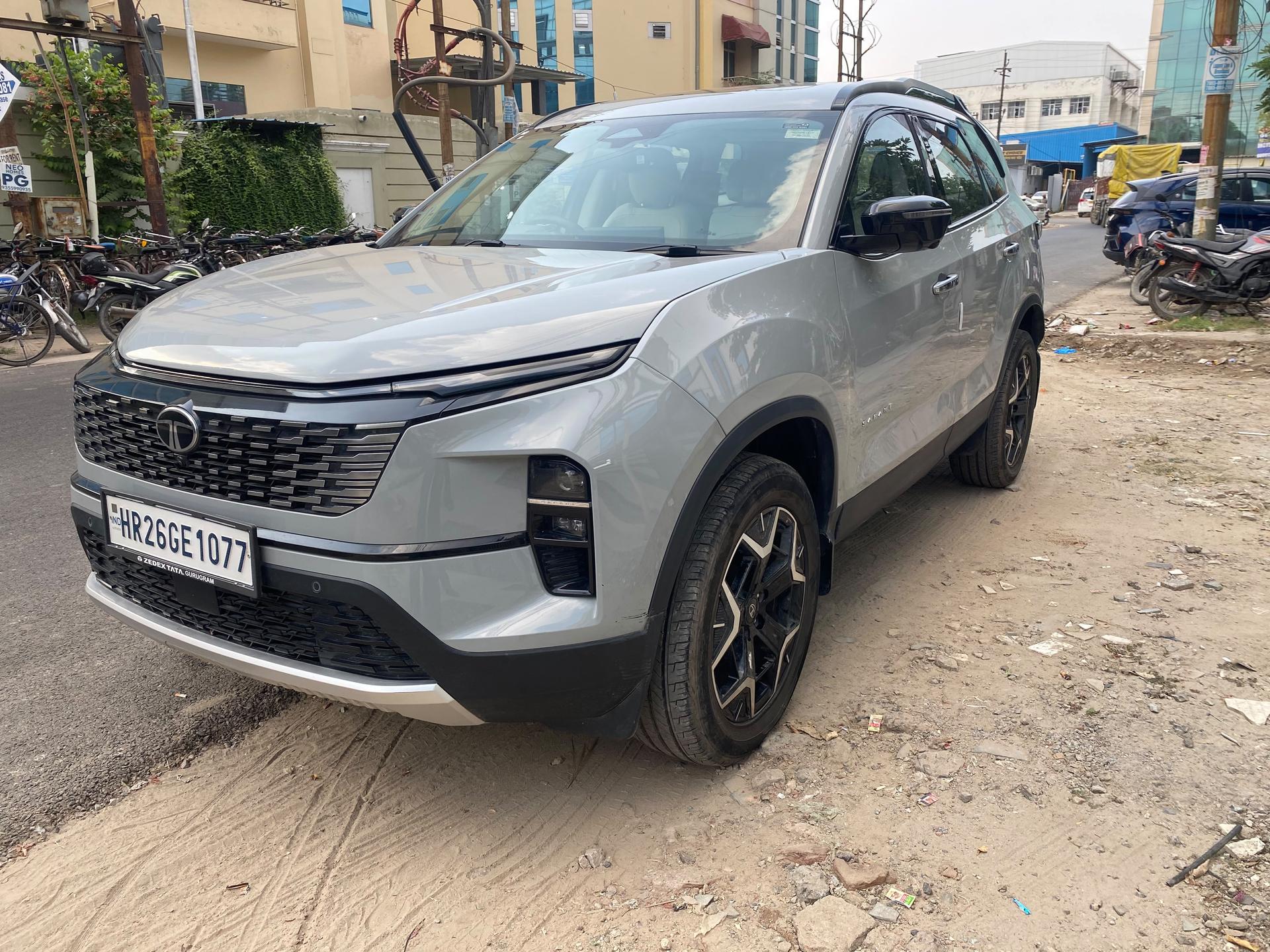 2025 Tata Safari 4X2 2025 Tata Safari 4X2