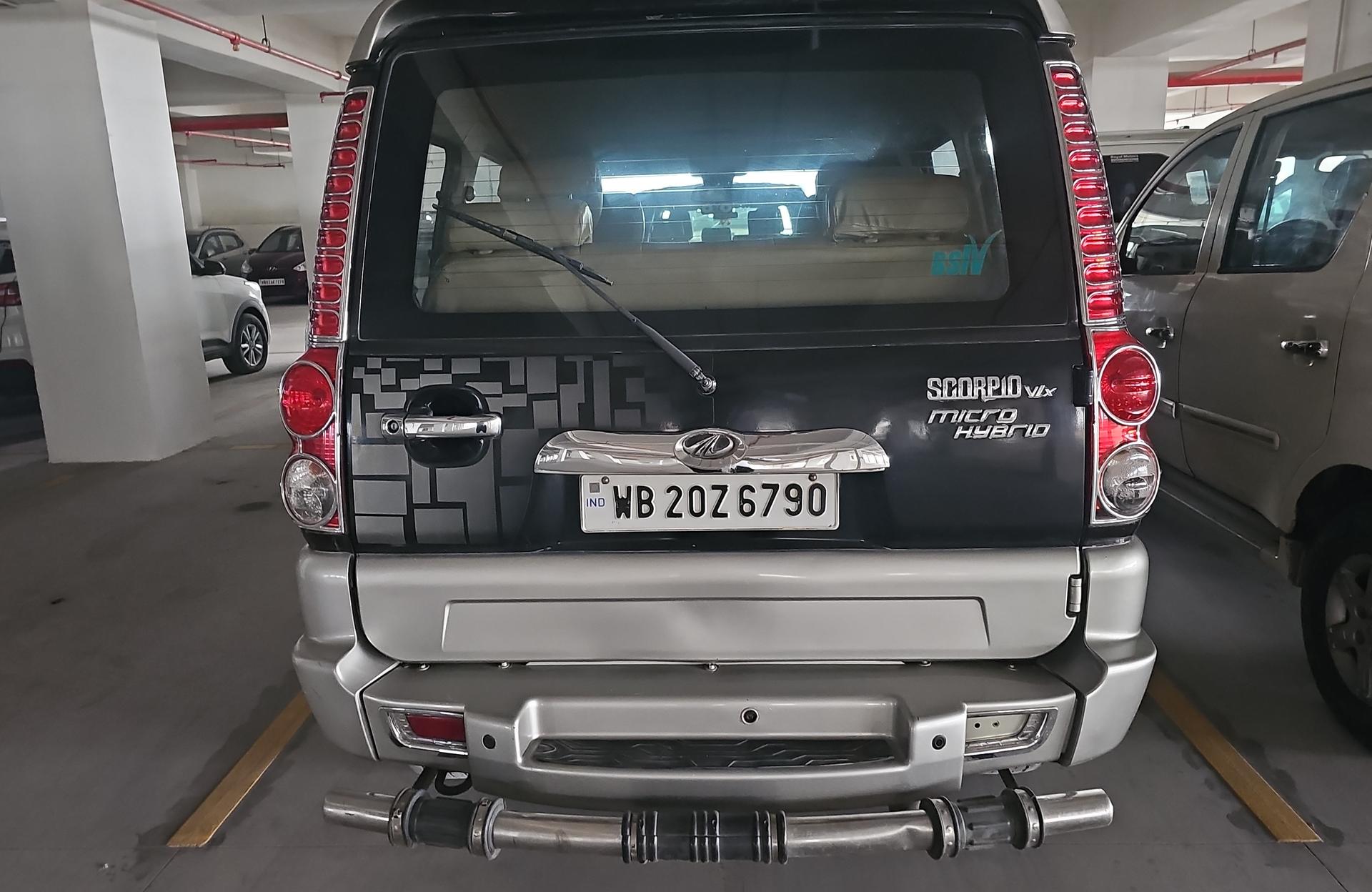 2011 Mahindra Scorpio VLX 4WD AT BS-III 2011 Mahindra Scorpio VLX 4WD AT BS-III