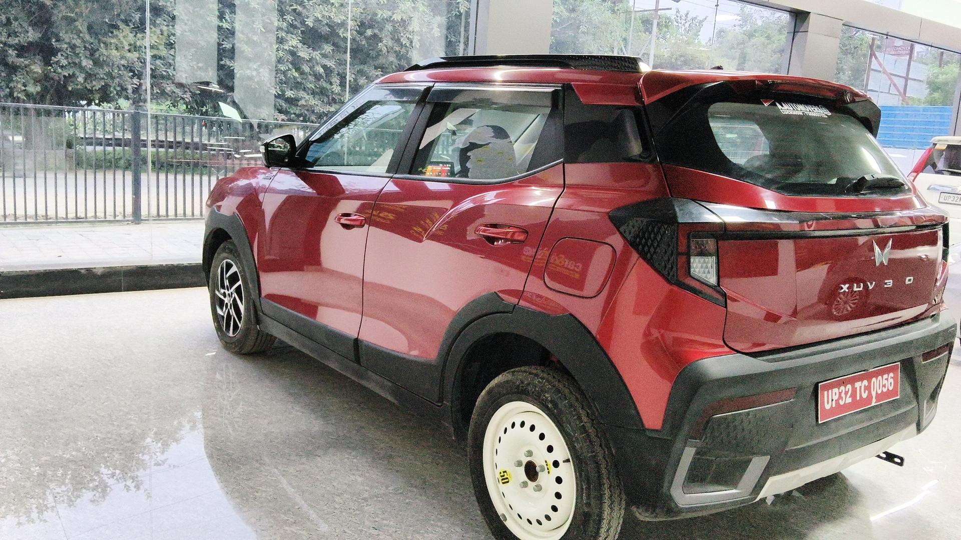 2024 Mahindra XUV 3XO AX5 1.2 L TCMPFi AT 2024 Mahindra XUV 3XO AX5 1.2 L TCMPFi AT