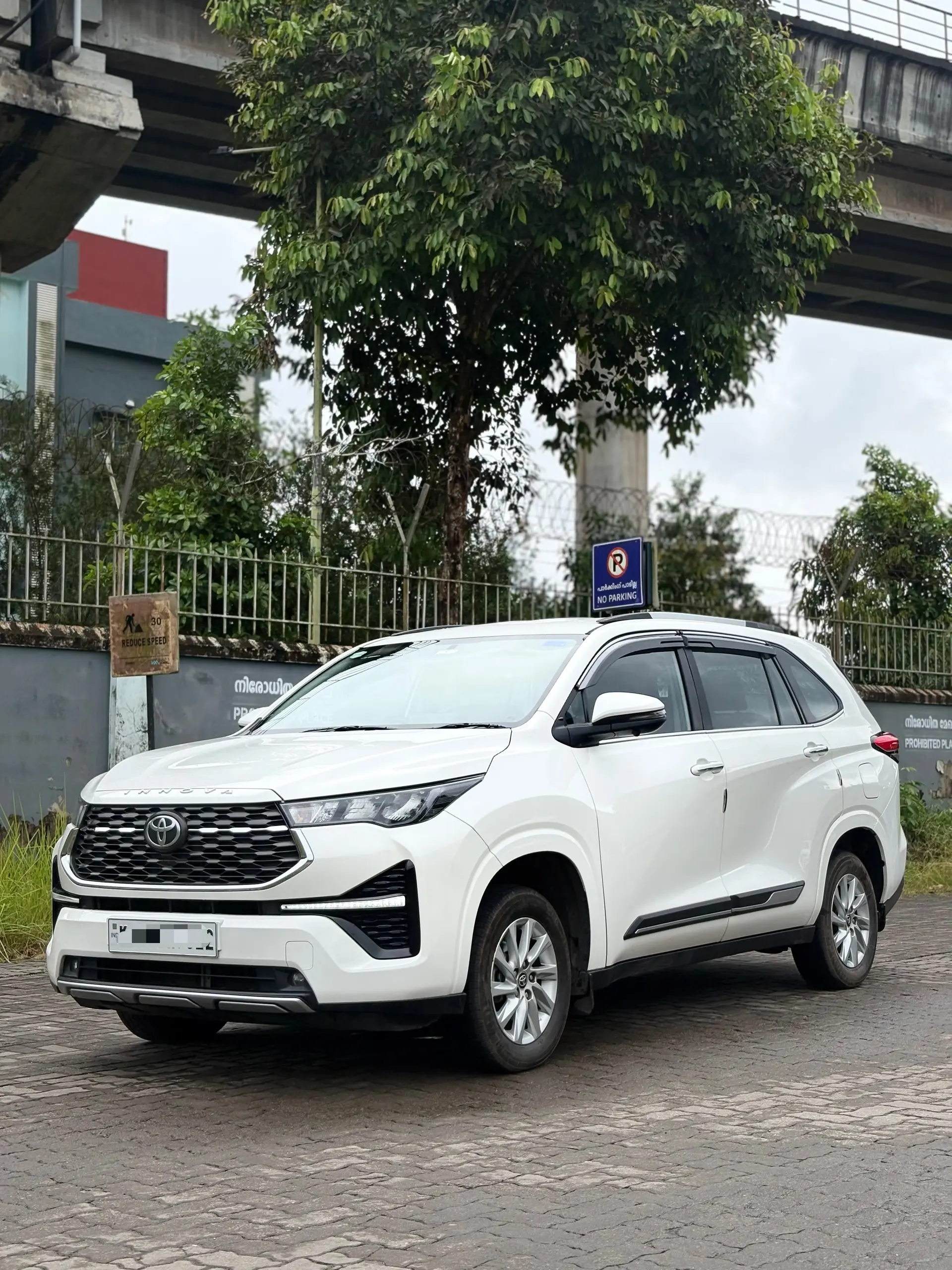 2024 Toyota Innova Hycross GX 7 STR 2024 Toyota Innova Hycross GX 7 STR