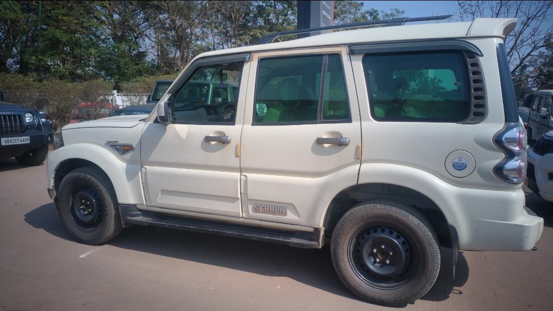 2016 Mahindra Scorpio S6 2016 Mahindra Scorpio S6