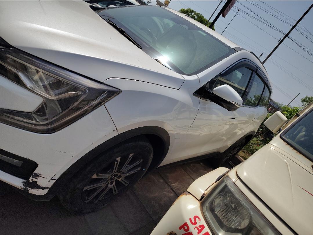 2022 Mahindra XUV700 AX7 AT Petrol 7 STR 2022 Mahindra XUV700 AX7 AT Petrol 7 STR