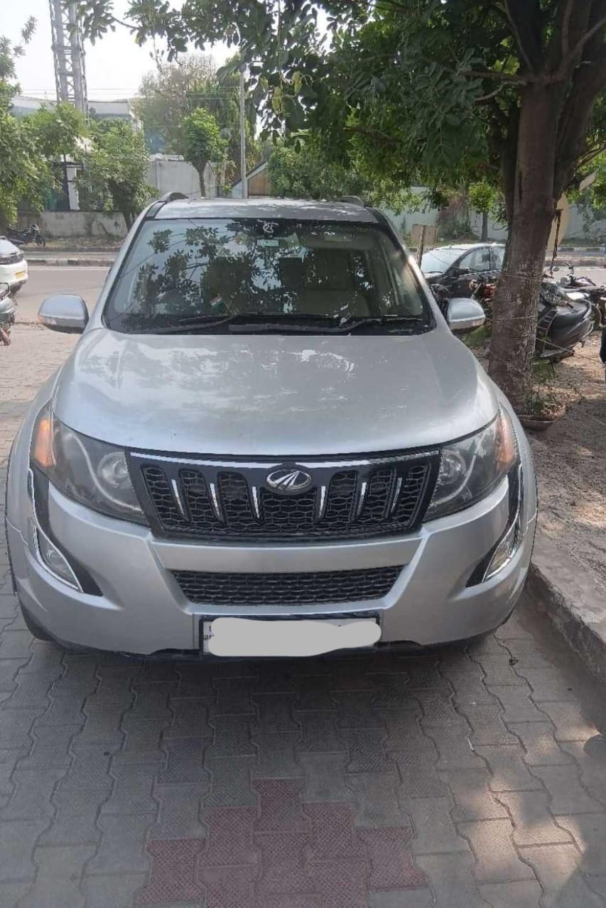 2017 Mahindra XUV500 W6 FWD 2017 Mahindra XUV500 W6 FWD