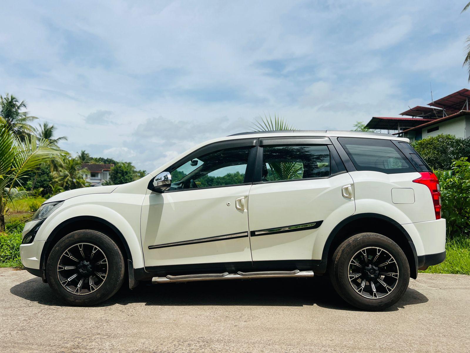 2017 Mahindra XUV500 W6 FWD 2017 Mahindra XUV500 W6 FWD