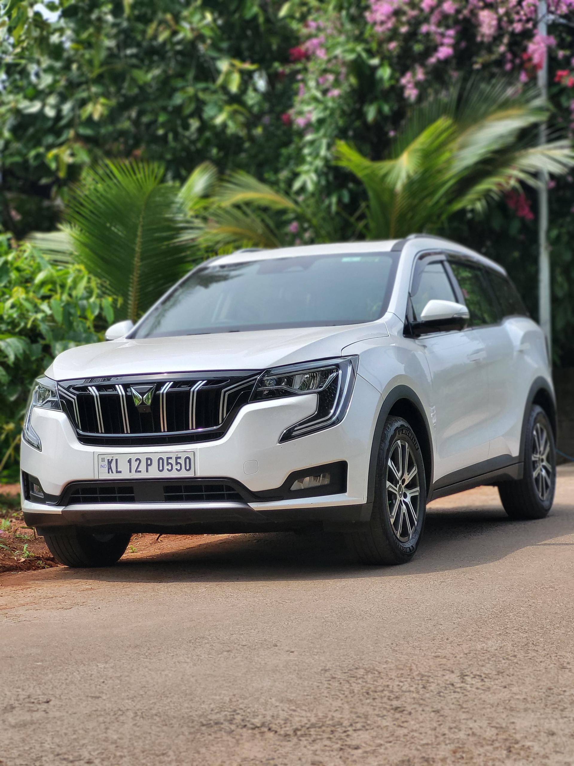 2022 Mahindra XUV700 AX7 AT AWD Luxury Diesel 7 STR 2022 Mahindra XUV700 AX7 AT AWD Luxury Diesel 7 STR