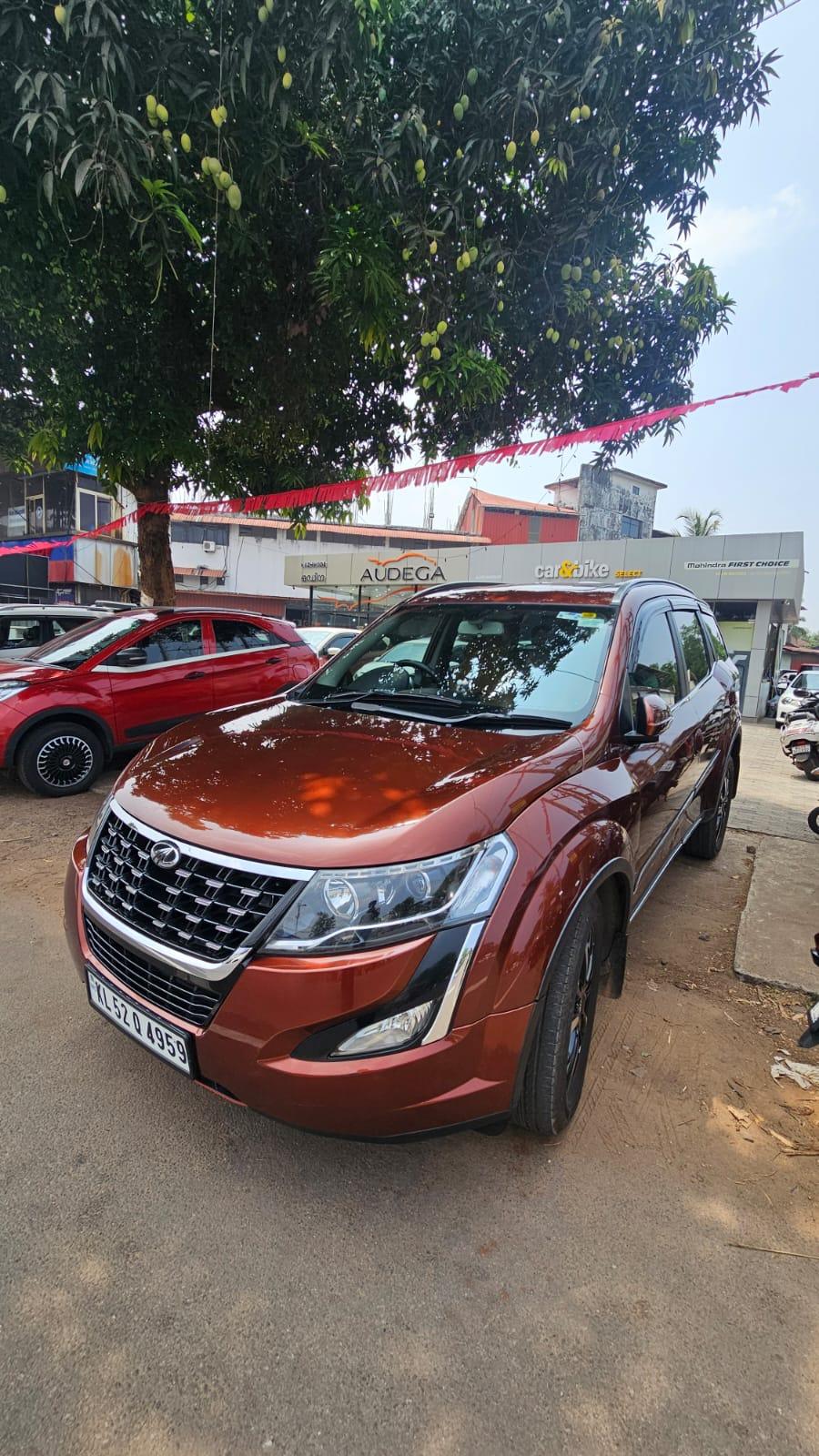 2019 Mahindra XUV500 W11 2019 Mahindra XUV500 W11