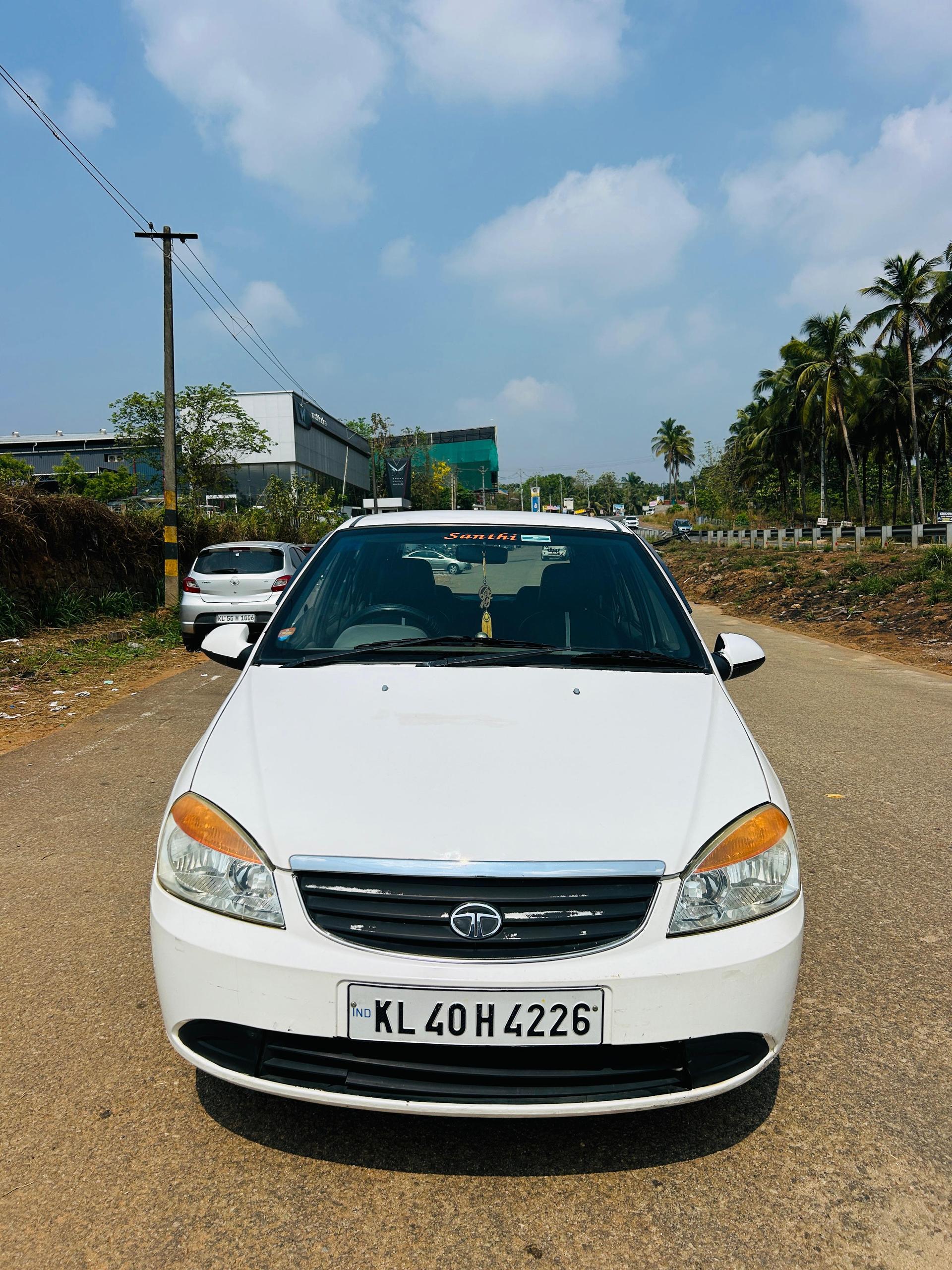 2012 Tata Indica Vista LX Quadrajet 2012 Tata Indica Vista LX Quadrajet