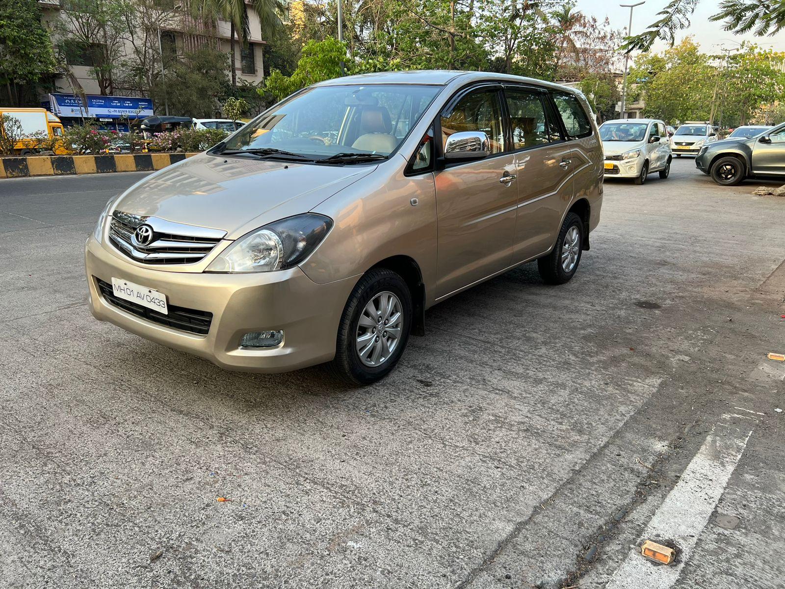 2010 Toyota Innova 2.5 V 2010 Toyota Innova 2.5 V