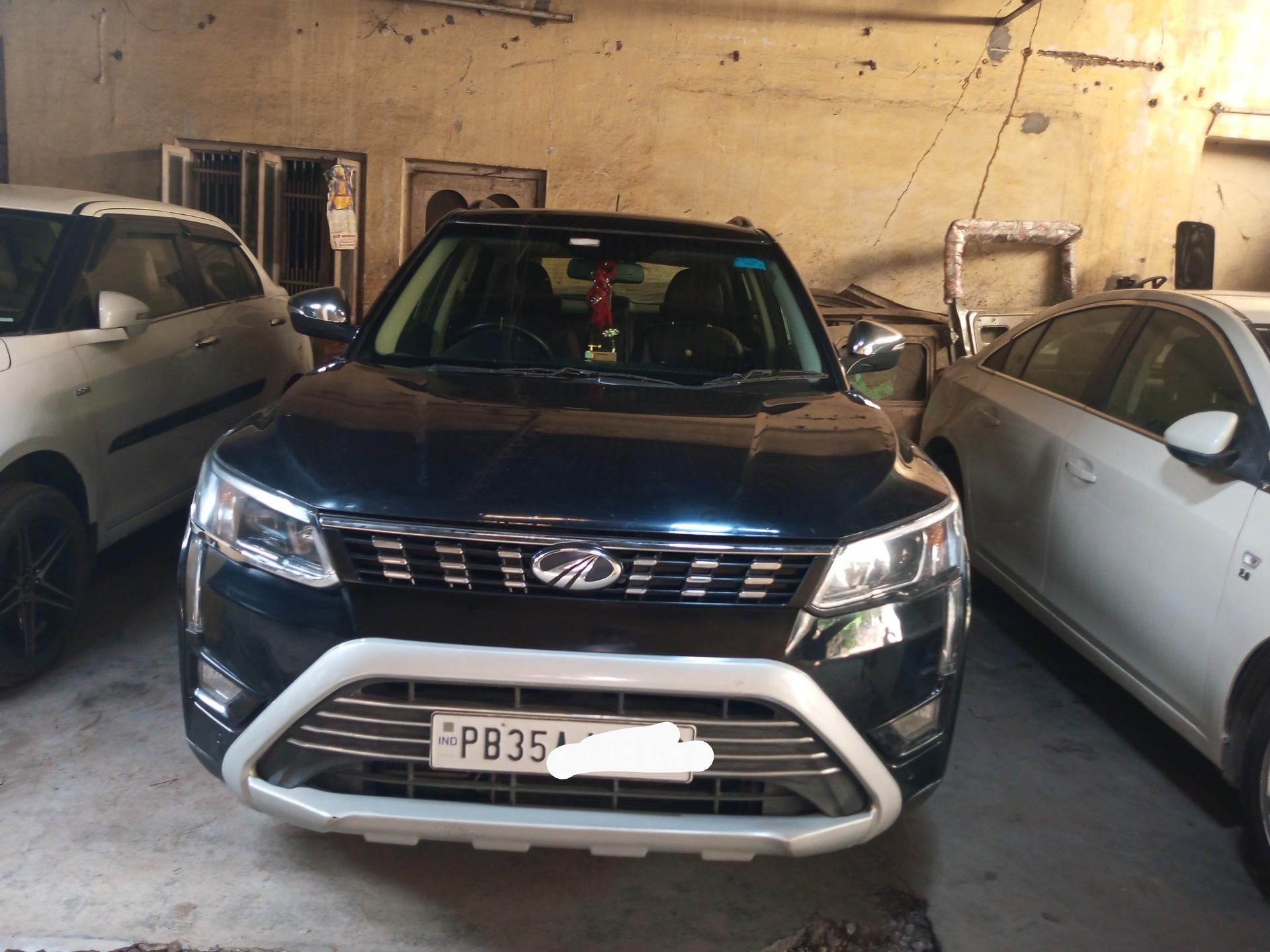 2022 Mahindra XUV300 W8 (O) Petrol 2022 Mahindra XUV300 W8 (O) Petrol