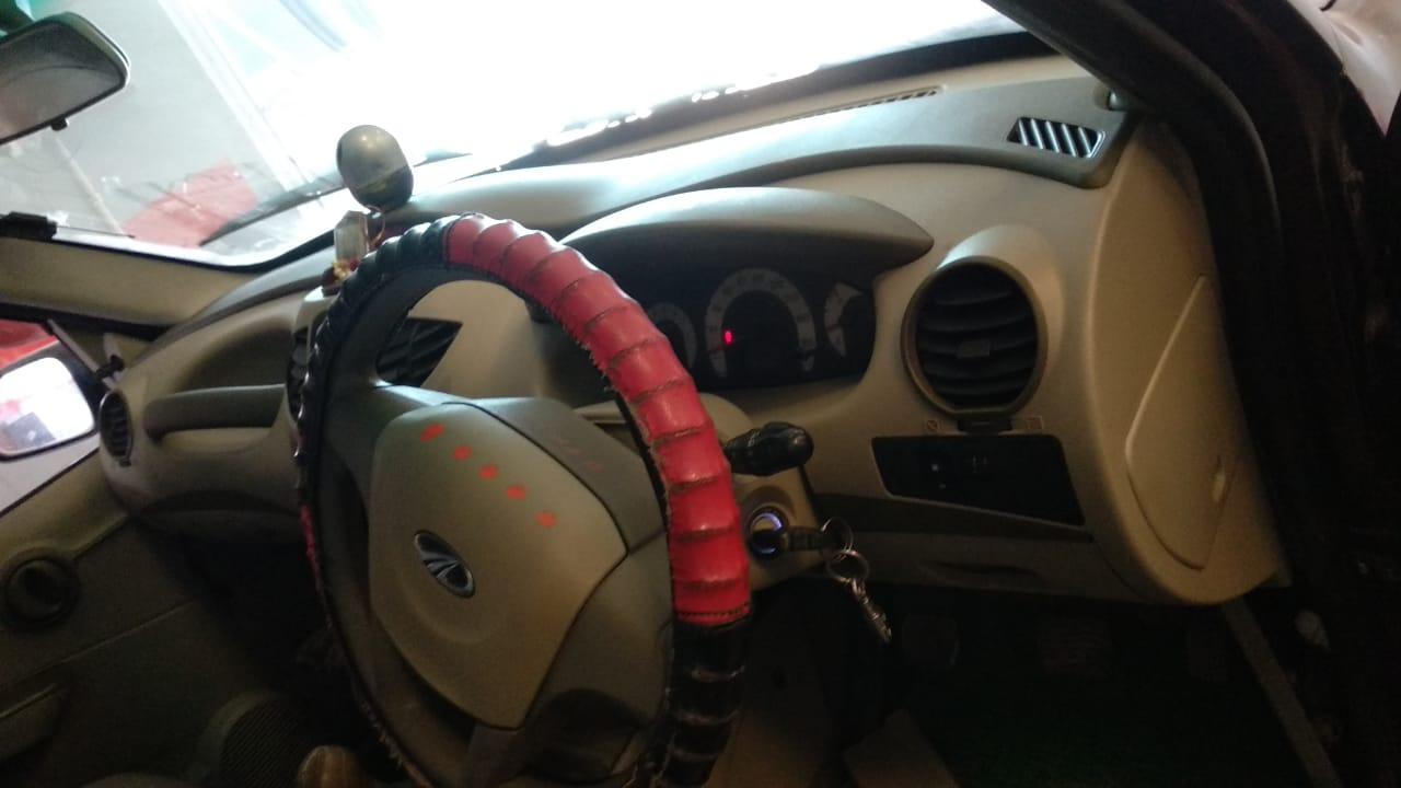 2015 Mahindra Quanto C8 2015 Mahindra Quanto C8