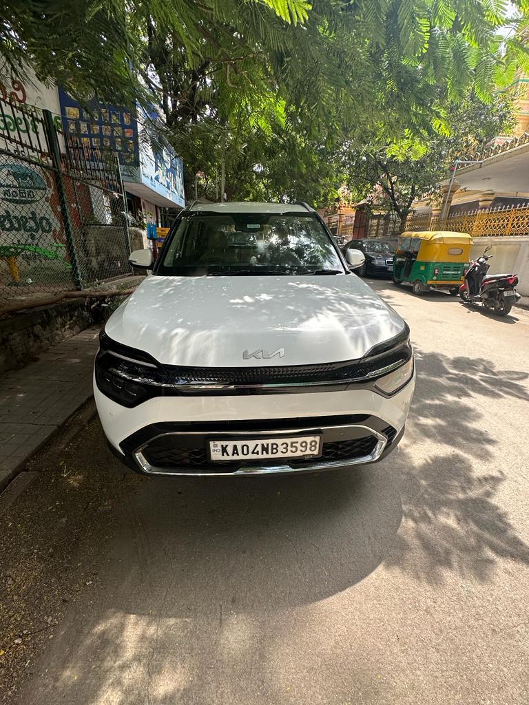 2022 Kia Carens Luxury Plus 1.5 AT Diesel 7 STR 2022 Kia Carens Luxury Plus 1.5 AT Diesel 7 STR