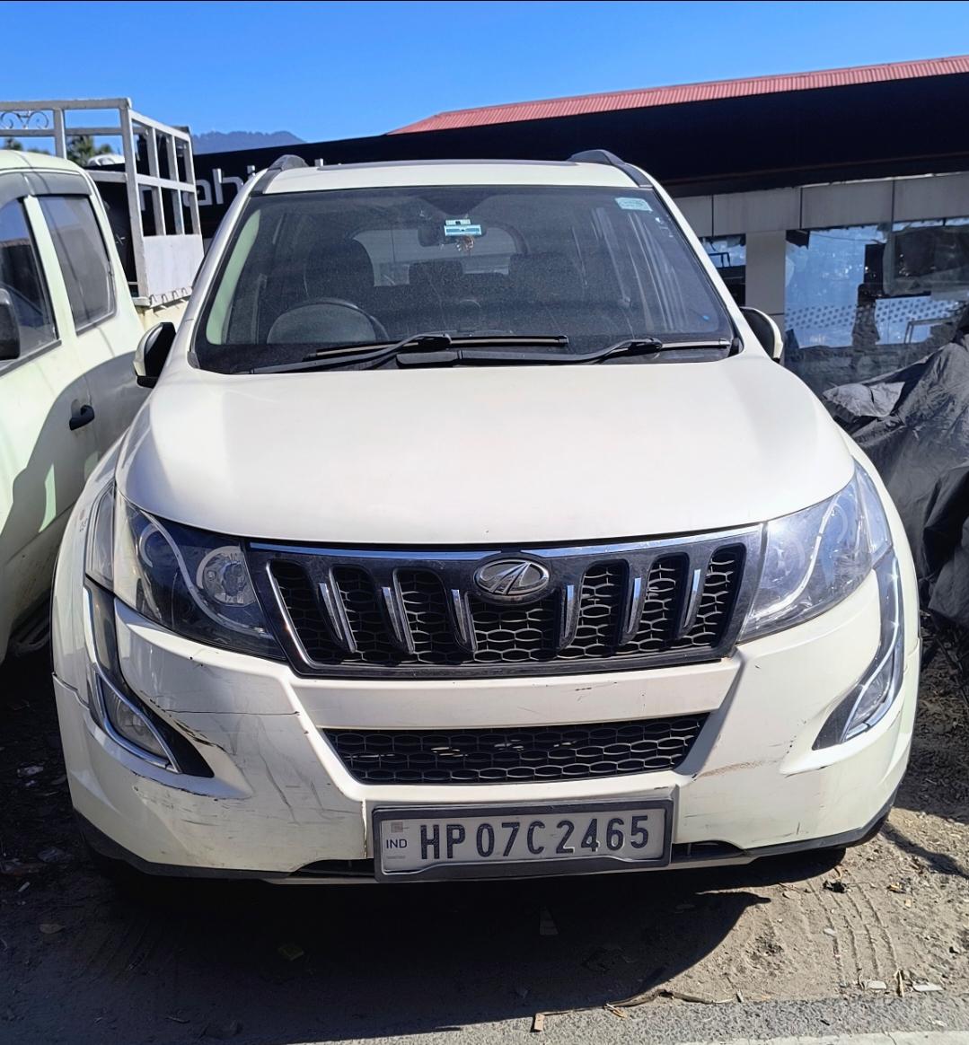 2015 Mahindra XUV500 W10 FWD 2015 Mahindra XUV500 W10 FWD