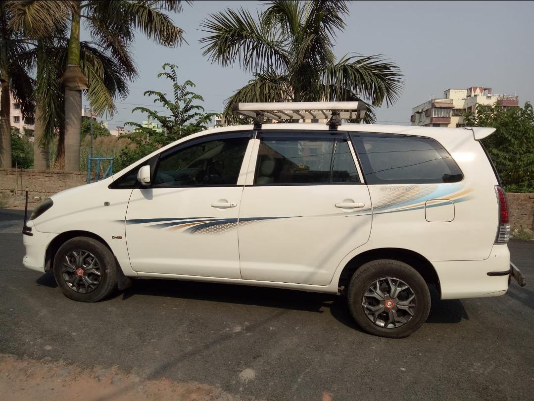 2009 Toyota Innova Euro III 2.5 G 8 Seater 2009 Toyota Innova Euro III 2.5 G 8 Seater