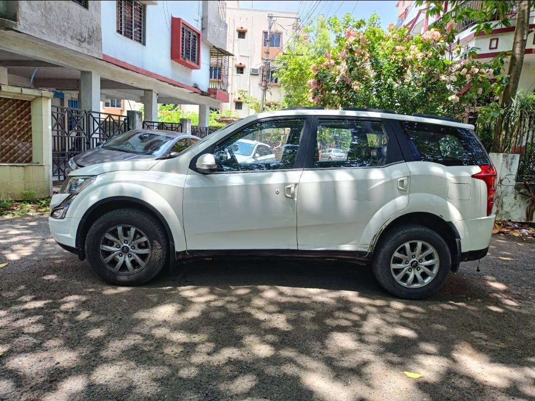 2017 Mahindra XUV500 W10 FWD 2017 Mahindra XUV500 W10 FWD