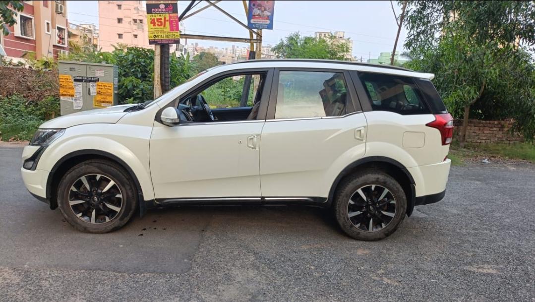 2019 Mahindra XUV500 W11 2019 Mahindra XUV500 W11