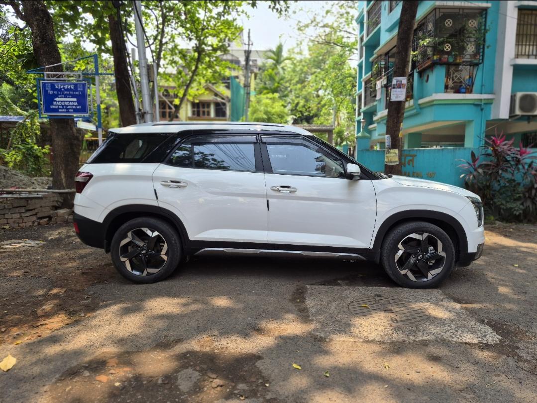 2024 Hyundai Alcazar Signature 6 Seater MT Diesel 2024 Hyundai Alcazar Signature 6 Seater MT Diesel