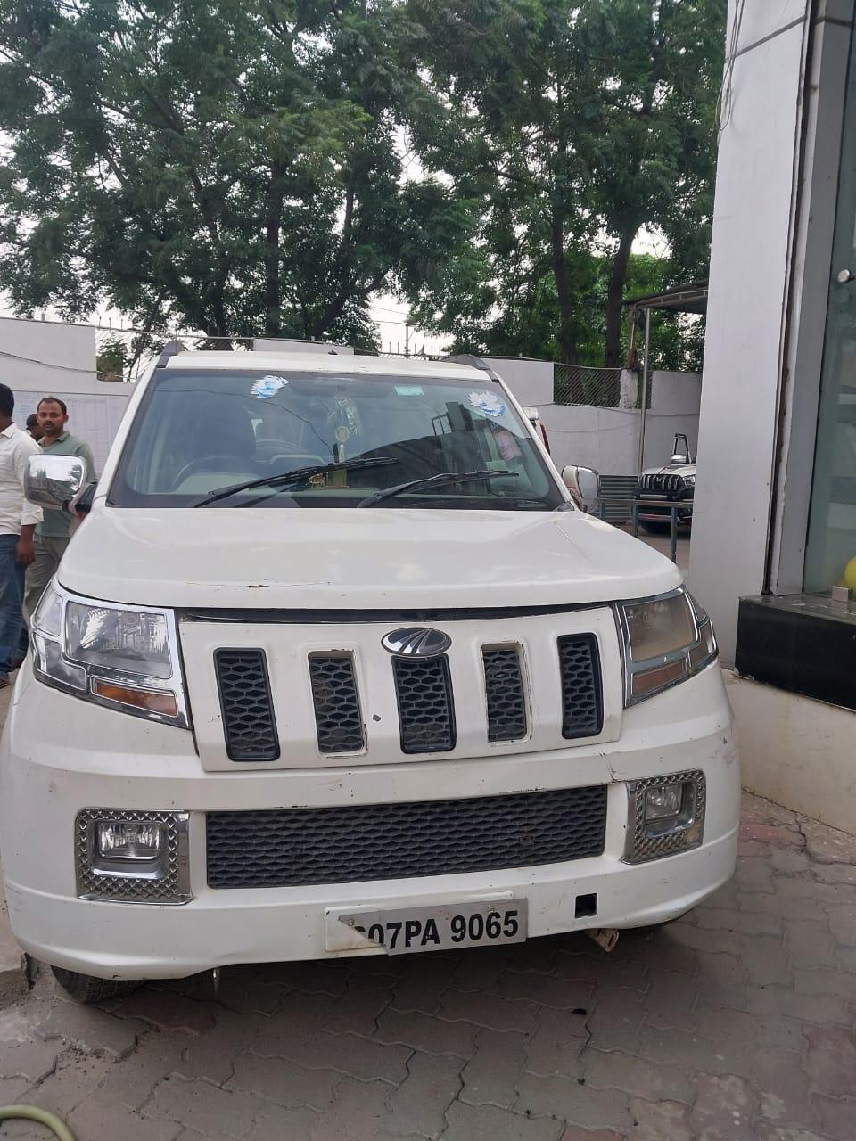 2016 Mahindra TUV300 T8 2016 Mahindra TUV300 T8