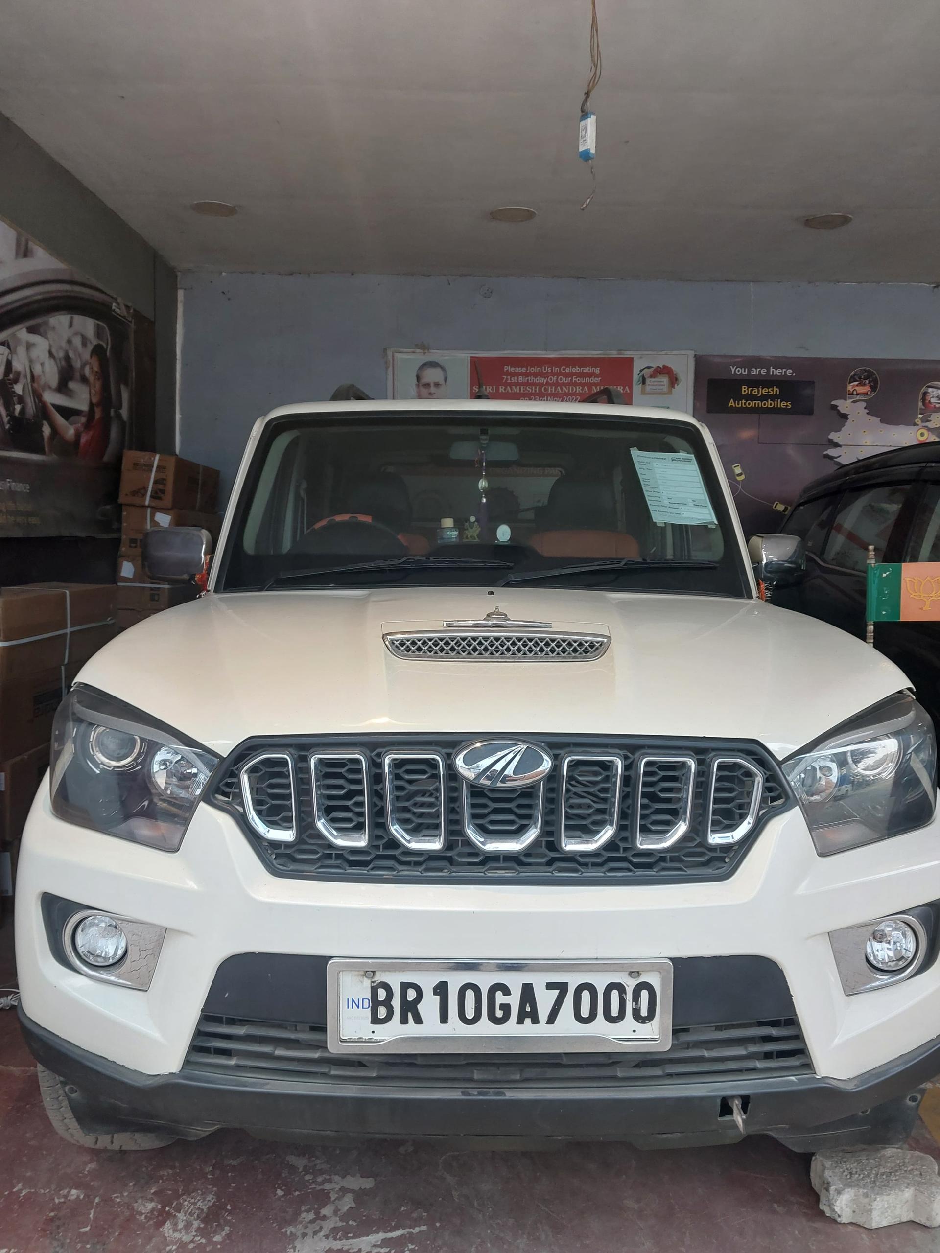 2015 Mahindra Scorpio S6 2015 Mahindra Scorpio S6