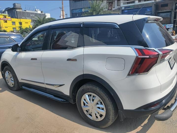 2023 Mahindra XUV700 MX Diesel 5 STR 2023 Mahindra XUV700 MX Diesel 5 STR