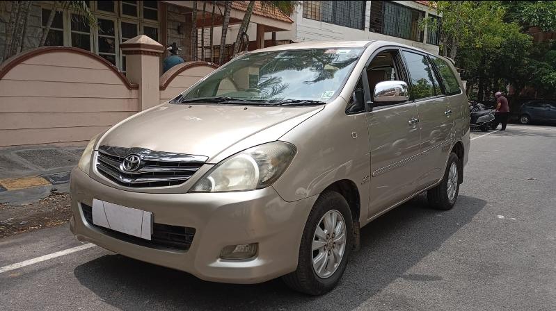 2011 Toyota Innova 2.5 V 2011 Toyota Innova 2.5 V