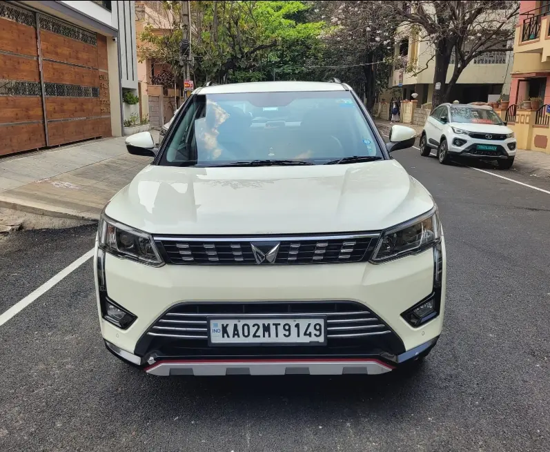 2023 Mahindra XUV300 W8 (O) AMT 2023 Mahindra XUV300 W8 (O) AMT
