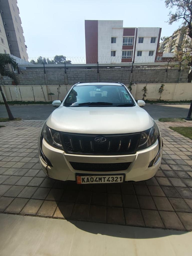 2017 Mahindra XUV500 W8 FWD 2017 Mahindra XUV500 W8 FWD