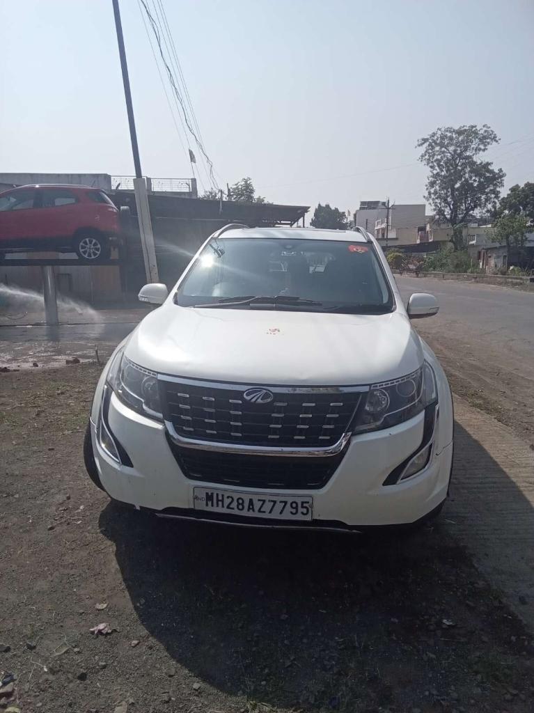 2019 Mahindra XUV500 W11 2019 Mahindra XUV500 W11