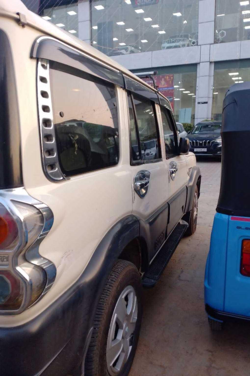 2018 Mahindra Scorpio S7 140 2WD BS IV 2018 Mahindra Scorpio S7 140 2WD BS IV