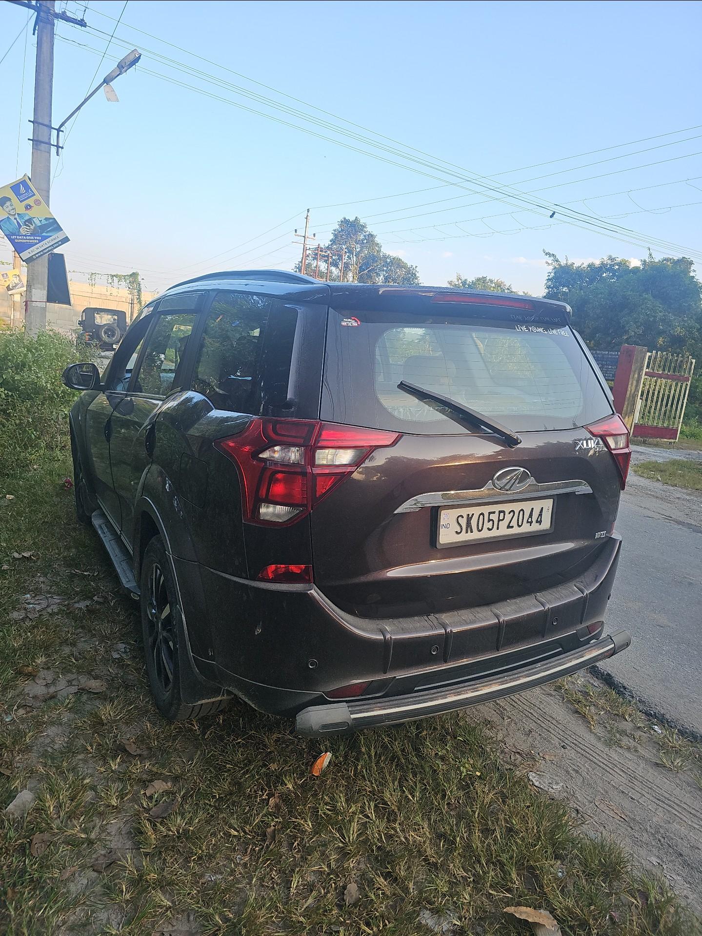 2020 Mahindra XUV500 W11 2020 Mahindra XUV500 W11