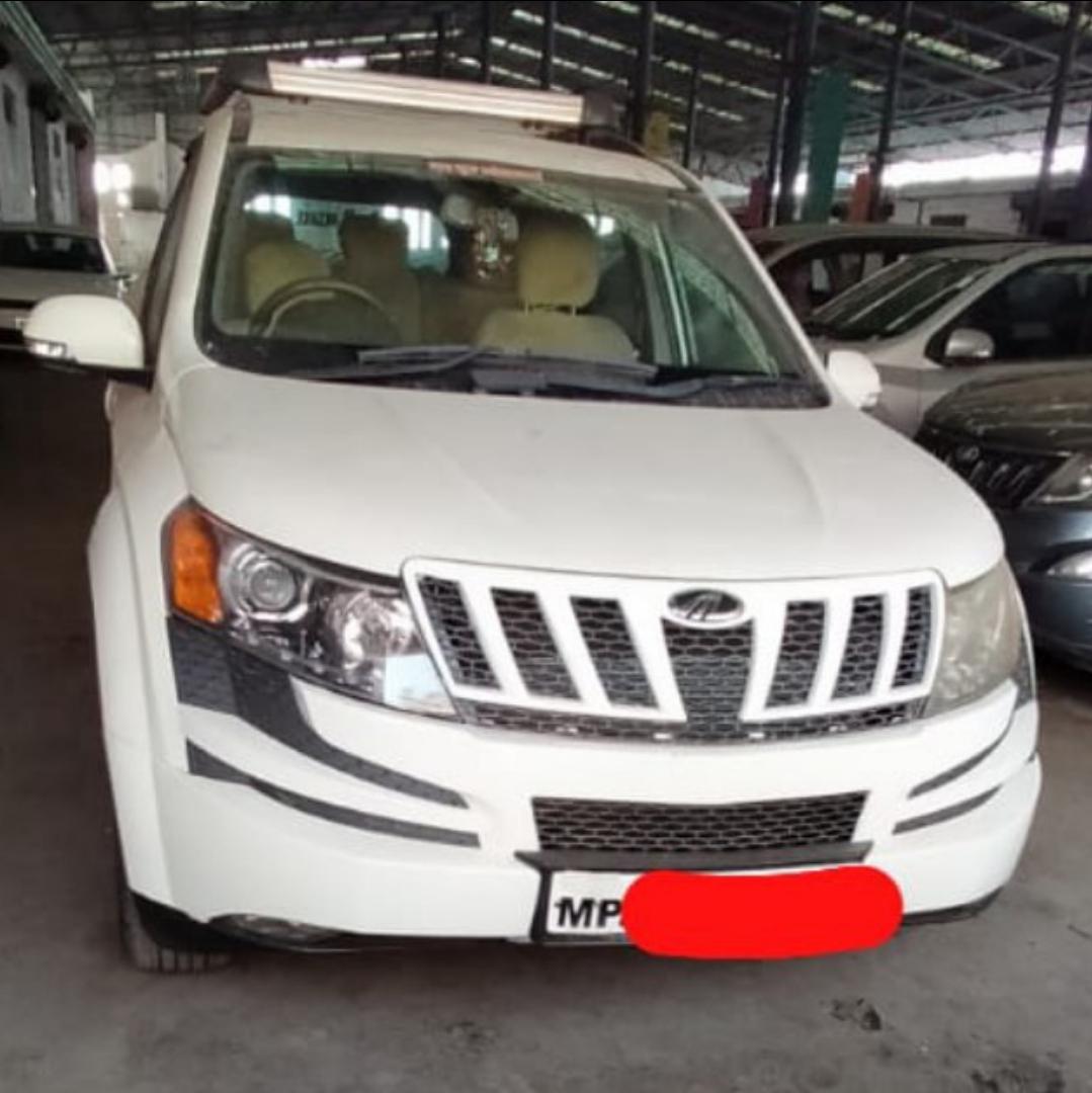 2015 Mahindra XUV500 W8 FWD 2015 Mahindra XUV500 W8 FWD